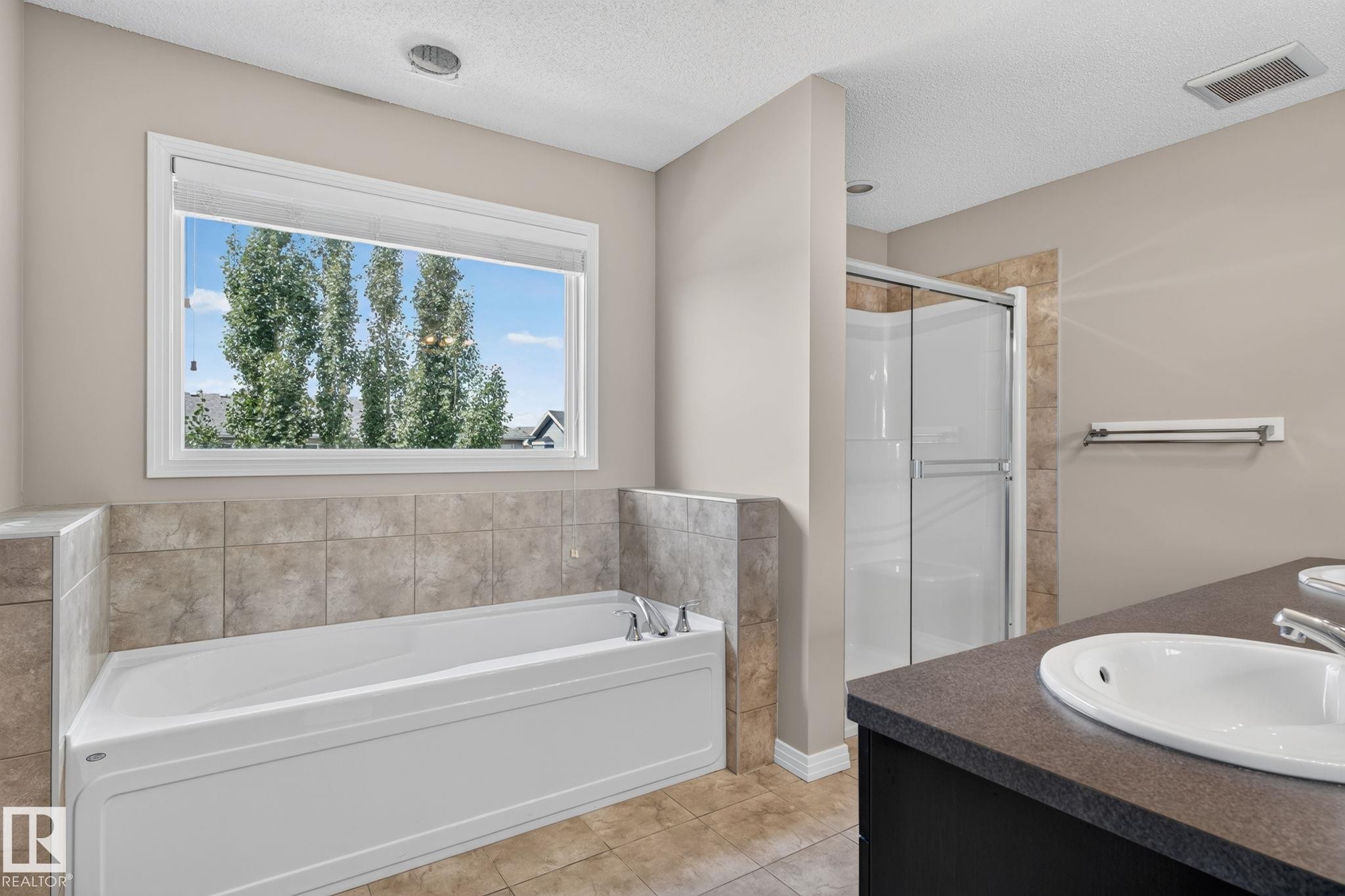 3536 Claxton Crescent Sw, Edmonton, AB - Indoor Photo Showing Bathroom