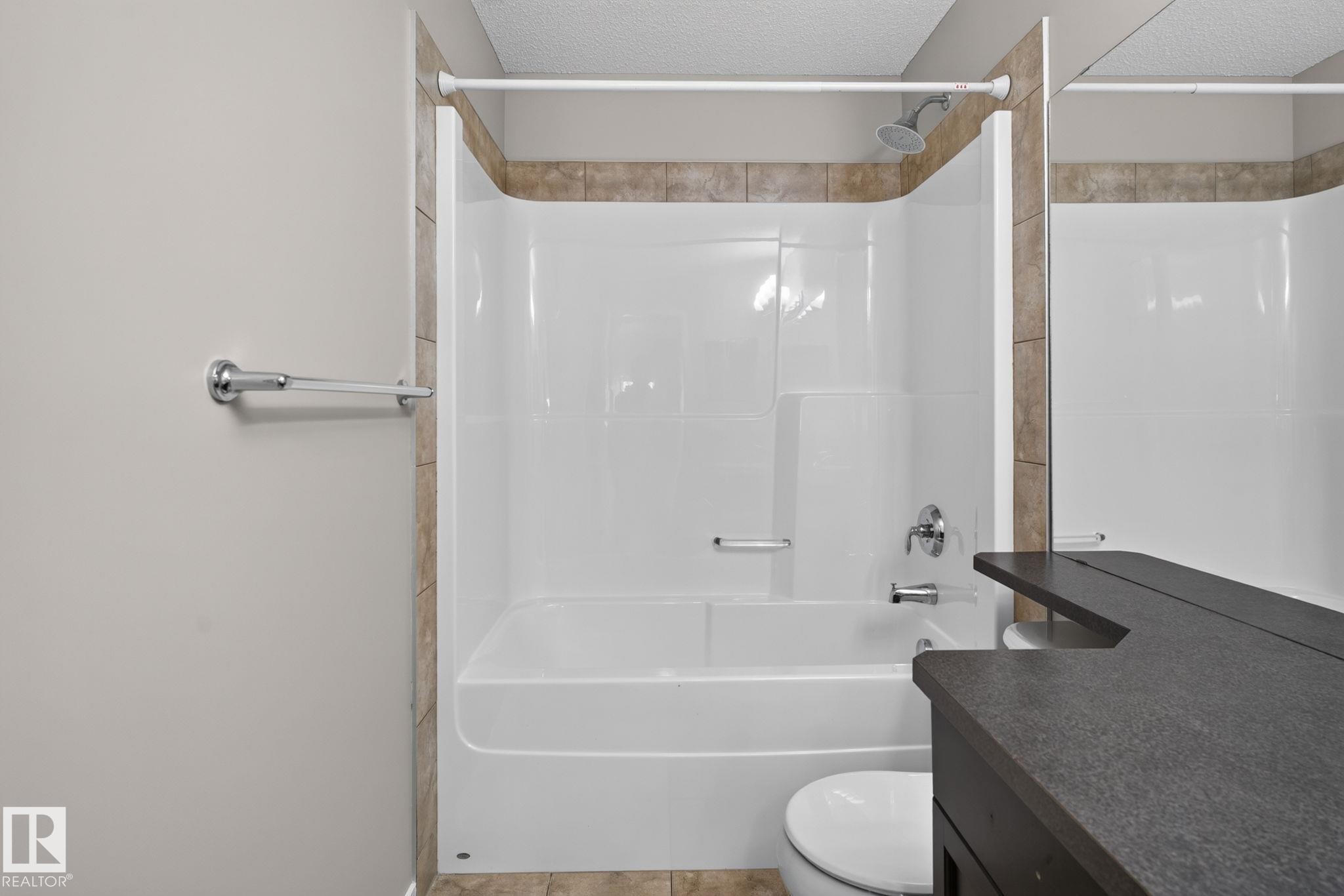3536 Claxton Crescent Sw, Edmonton, AB - Indoor Photo Showing Bathroom