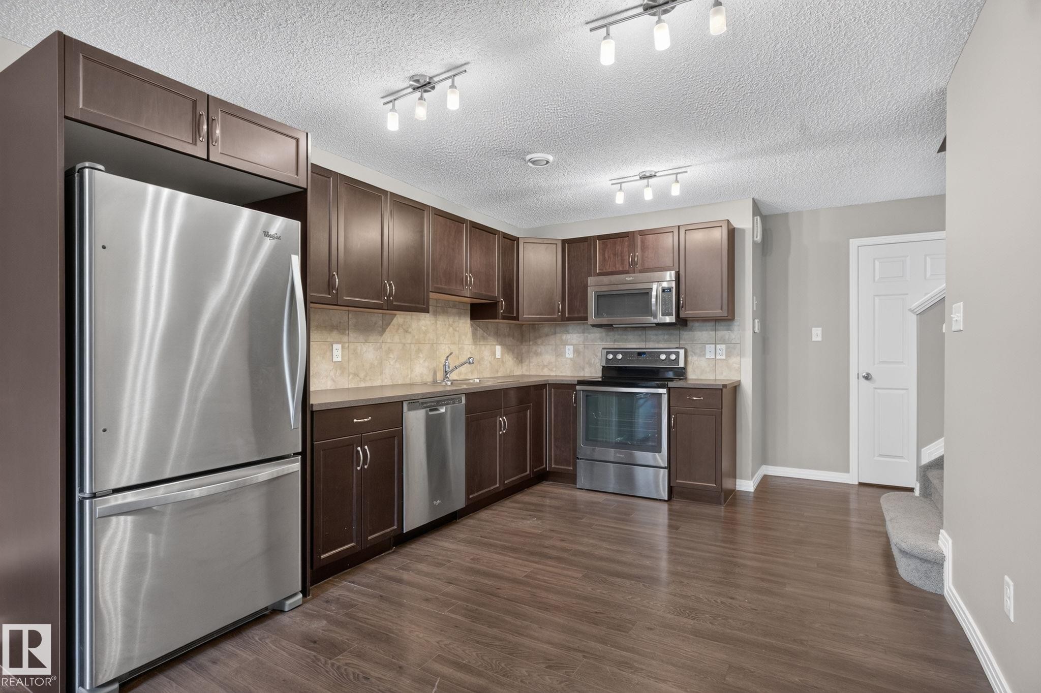 3536 Claxton Crescent Sw, Edmonton, AB - Indoor Photo Showing Kitchen