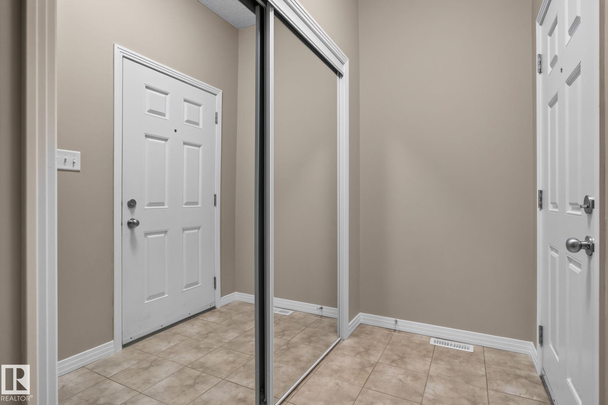 3536 Claxton Crescent Sw, Edmonton, AB - Indoor Photo Showing Other Room