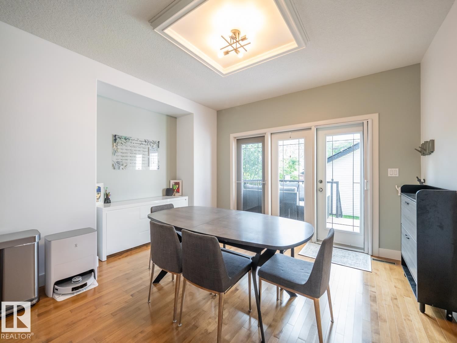 10957 75 Avenue Nw, Edmonton, AB - Indoor Photo Showing Dining Room
