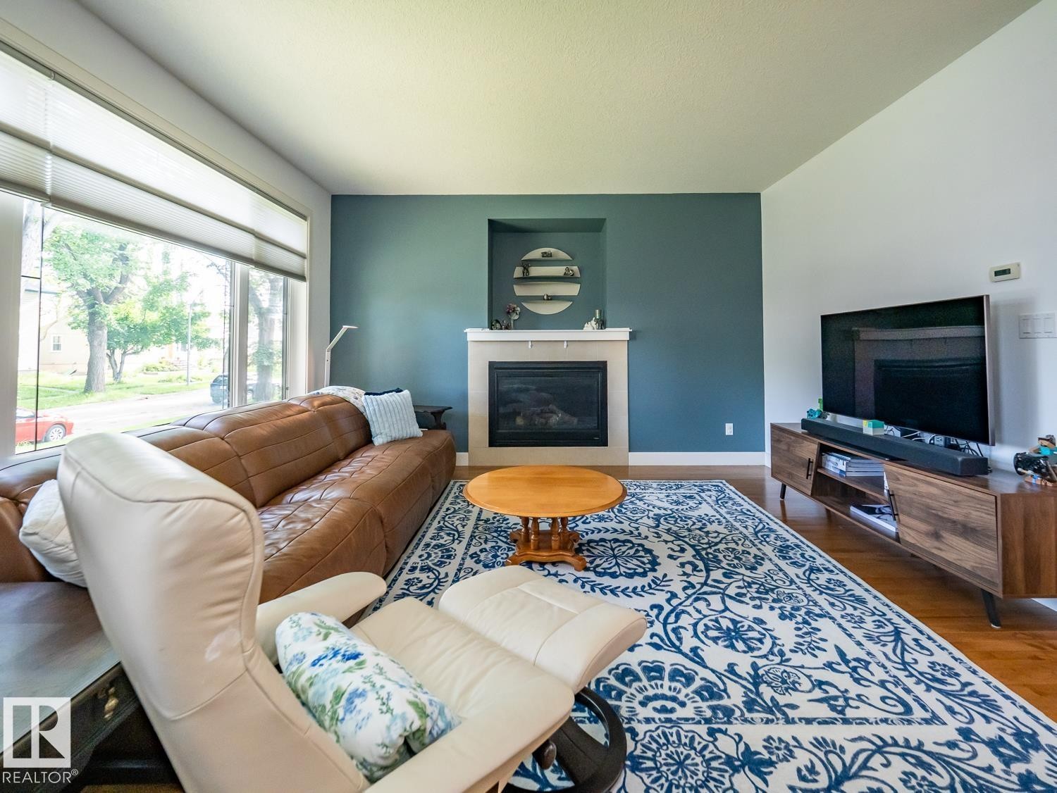 10957 75 Avenue Nw, Edmonton, AB - Indoor Photo Showing Living Room With Fireplace