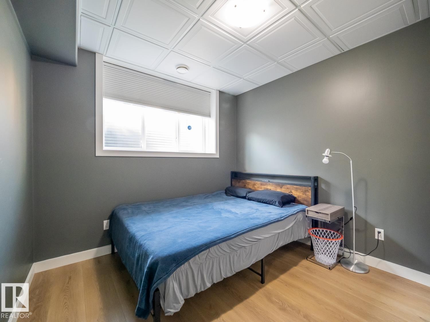 10957 75 Avenue Nw, Edmonton, AB - Indoor Photo Showing Bedroom
