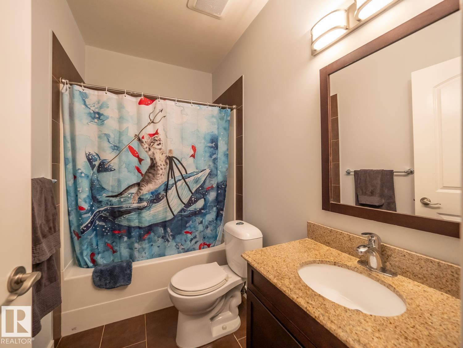 10957 75 Avenue Nw, Edmonton, AB - Indoor Photo Showing Bathroom
