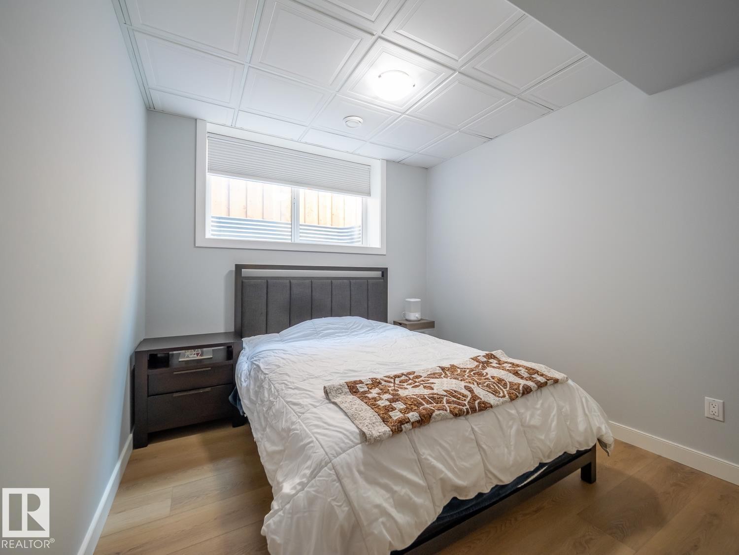 10957 75 Avenue Nw, Edmonton, AB - Indoor Photo Showing Bedroom