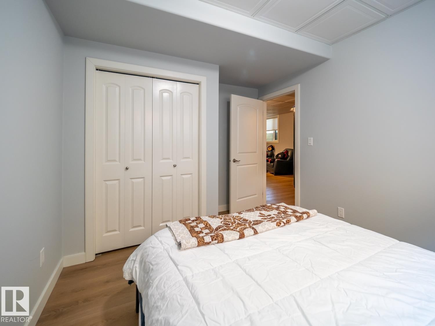 10957 75 Avenue Nw, Edmonton, AB - Indoor Photo Showing Bedroom