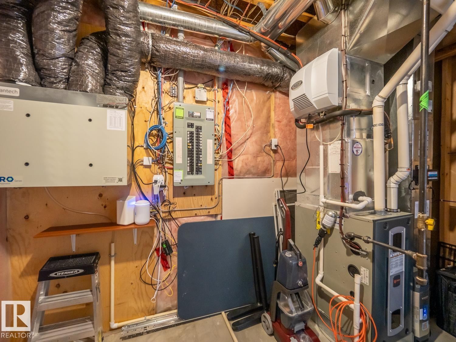 10957 75 Avenue Nw, Edmonton, AB - Indoor Photo Showing Basement
