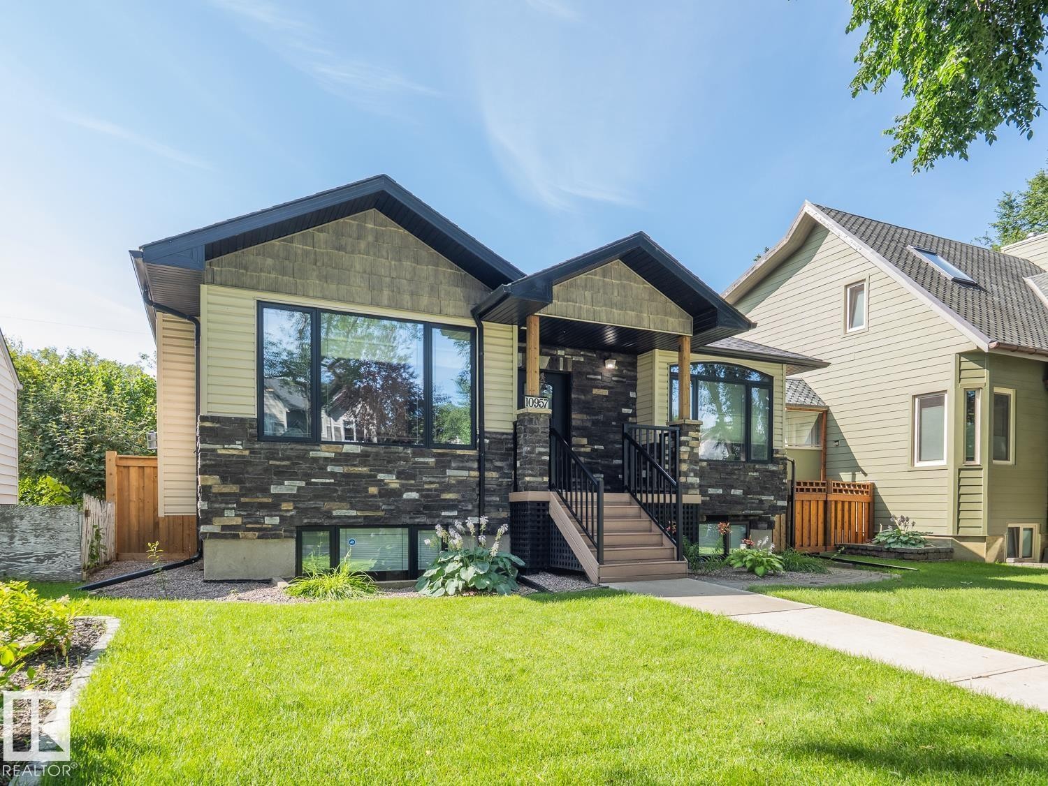 10957 75 Avenue Nw, Edmonton, AB - Outdoor