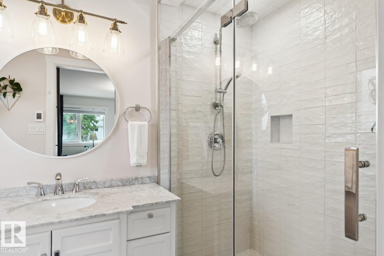 13615 Buena Vista Road Nw, Edmonton, AB - Indoor Photo Showing Bathroom