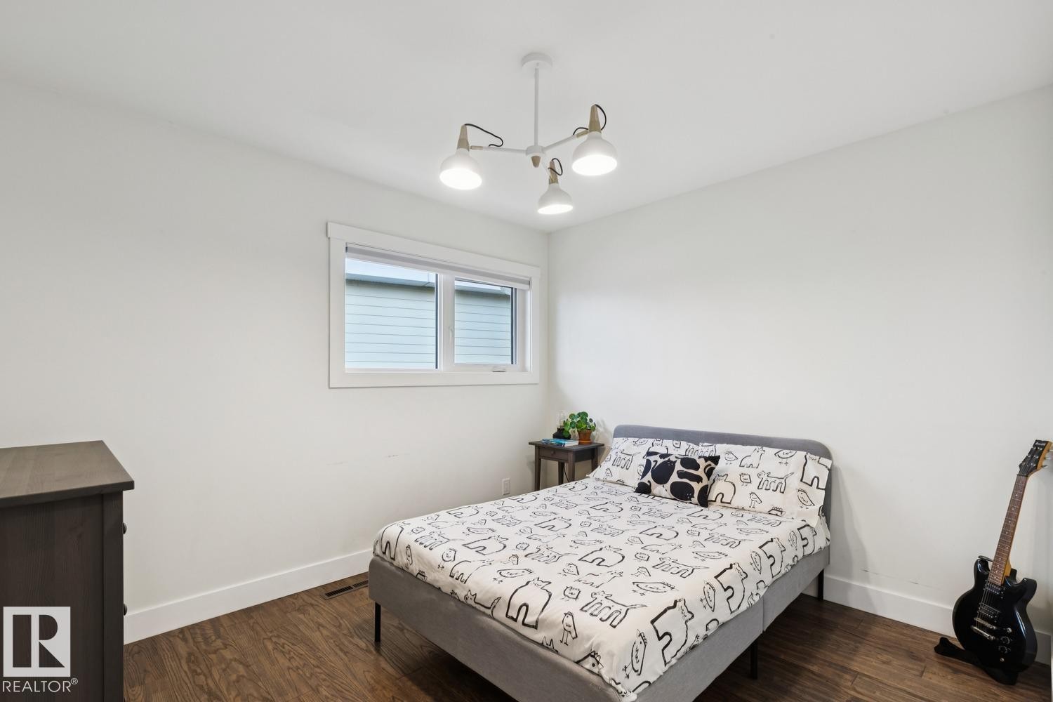 13615 Buena Vista Road Nw, Edmonton, AB - Indoor Photo Showing Bedroom