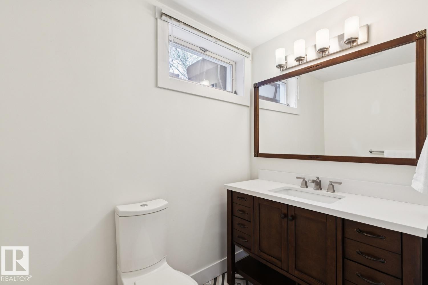 13615 Buena Vista Road Nw, Edmonton, AB - Indoor Photo Showing Bathroom
