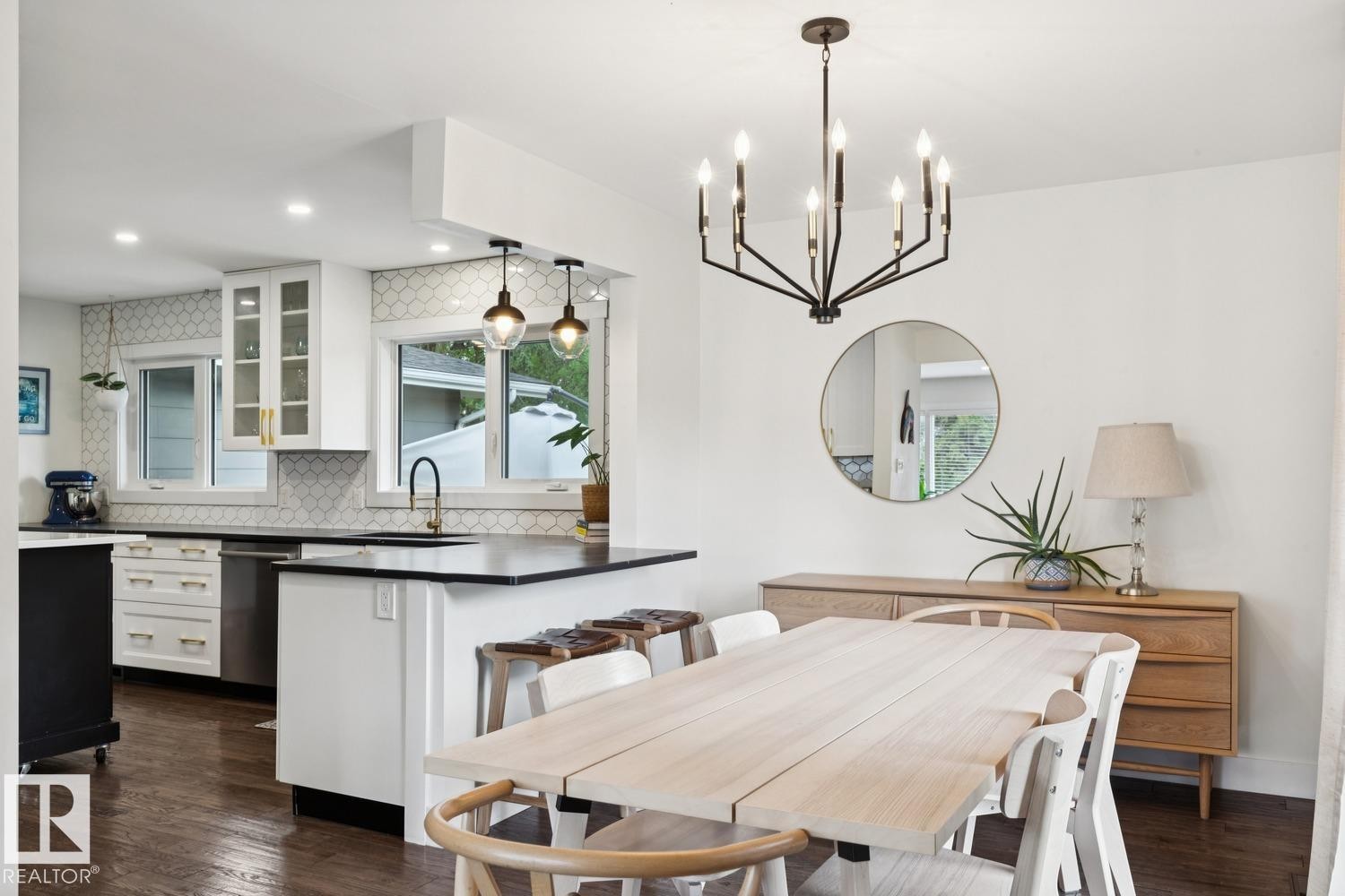 13615 Buena Vista Road Nw, Edmonton, AB - Indoor Photo Showing Dining Room