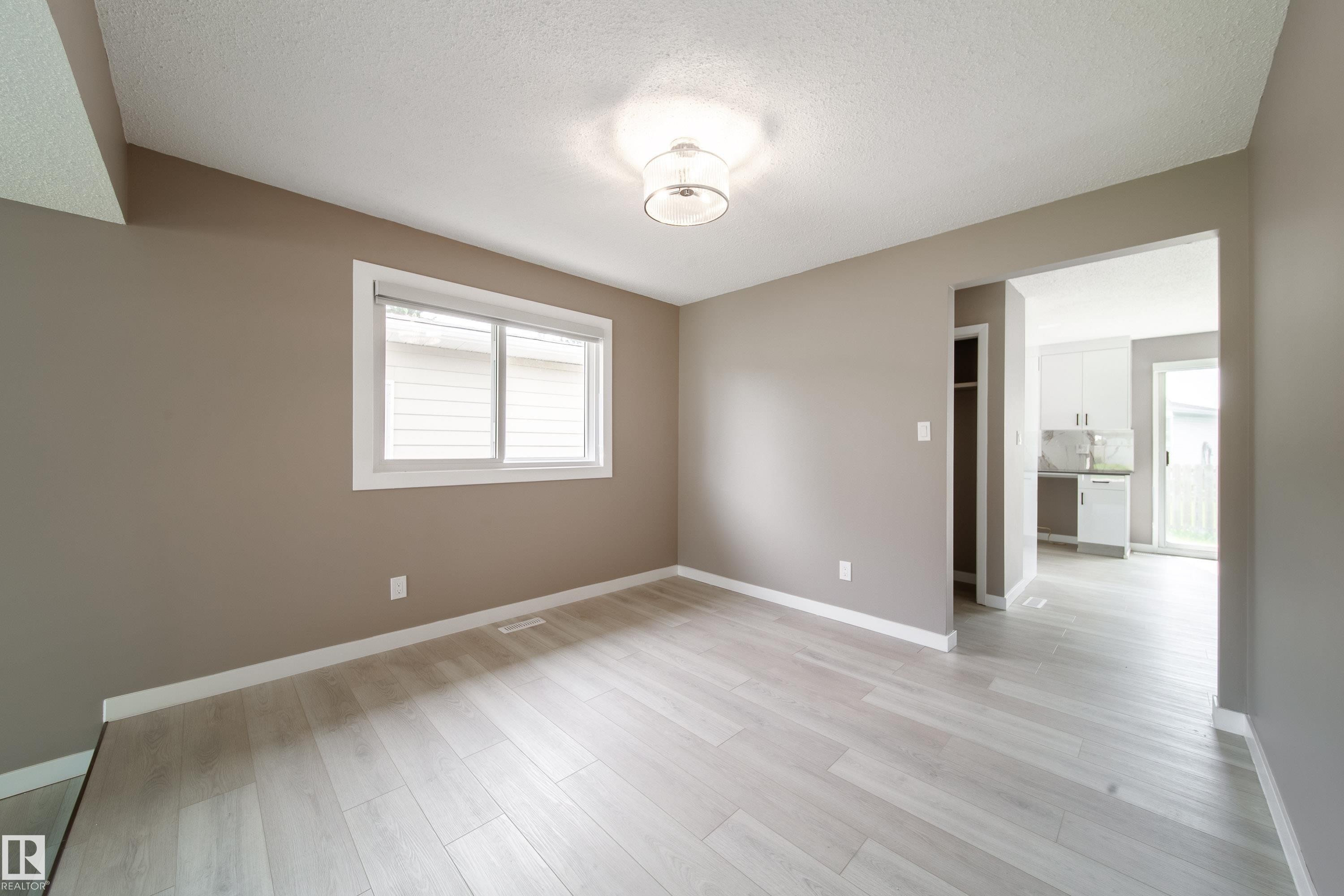 6907 19 Avenue Nw, Edmonton, AB - Indoor Photo Showing Other Room