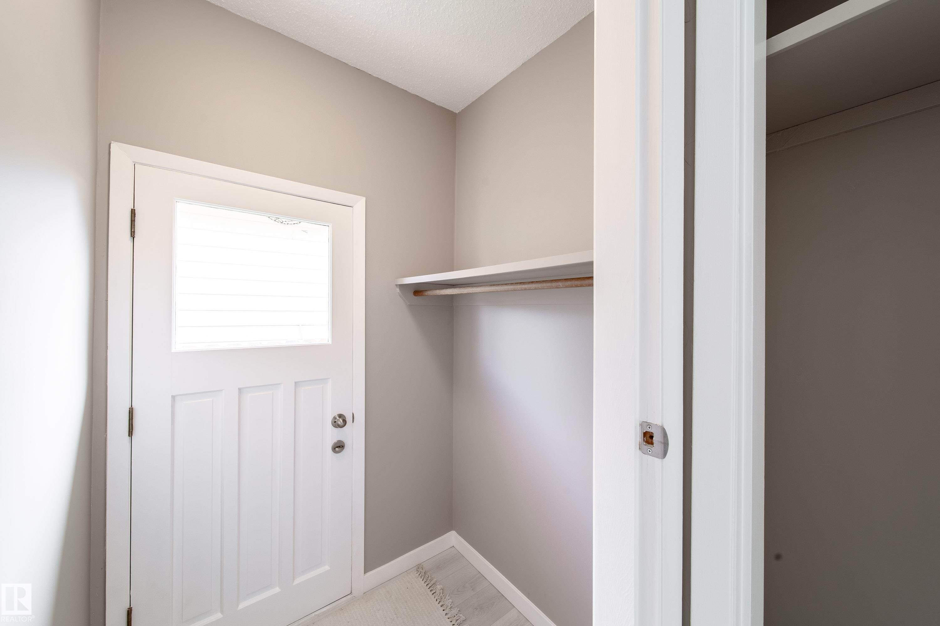 6907 19 Avenue Nw, Edmonton, AB - Indoor Photo Showing Other Room