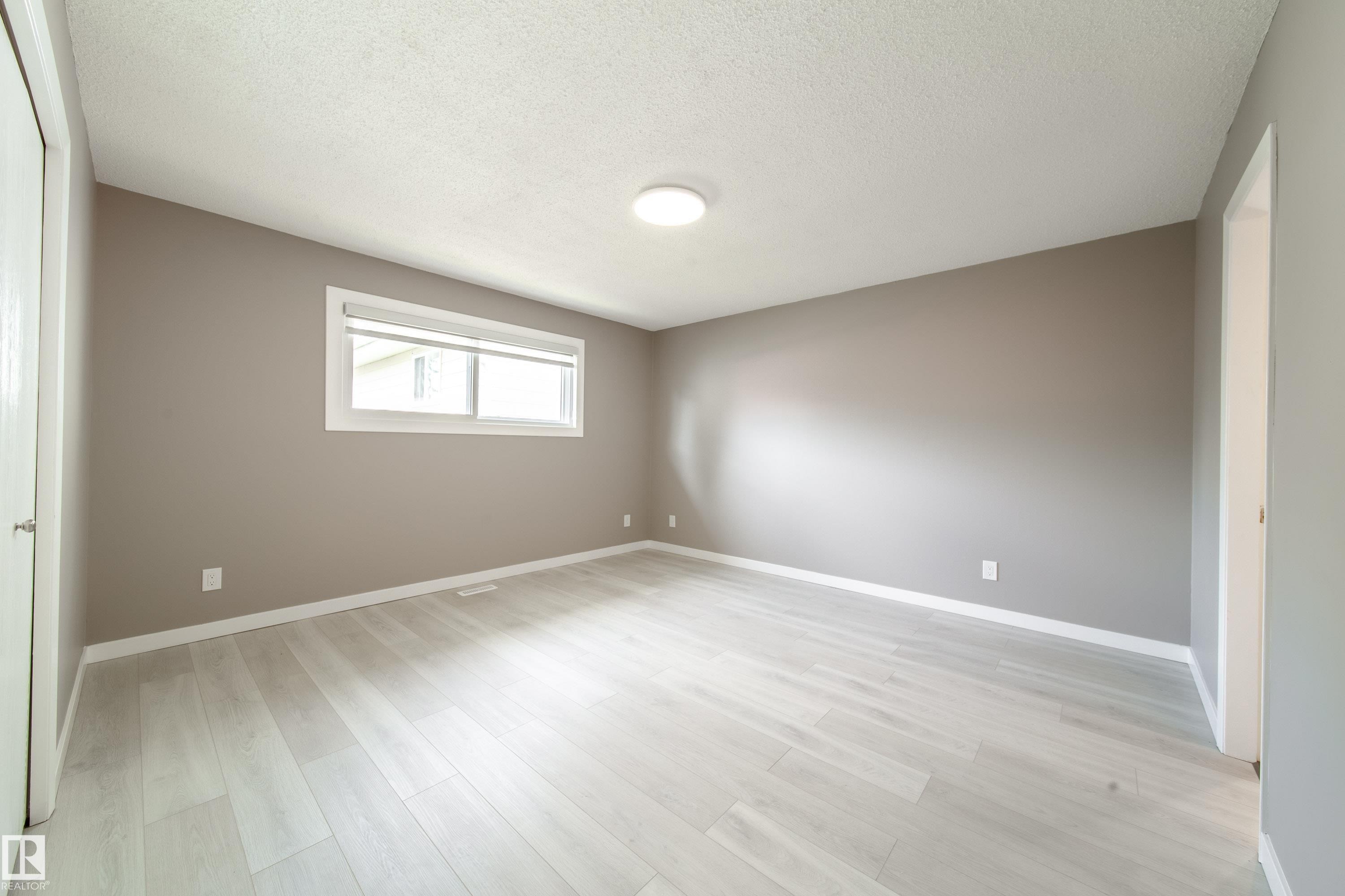 6907 19 Avenue Nw, Edmonton, AB - Indoor Photo Showing Other Room