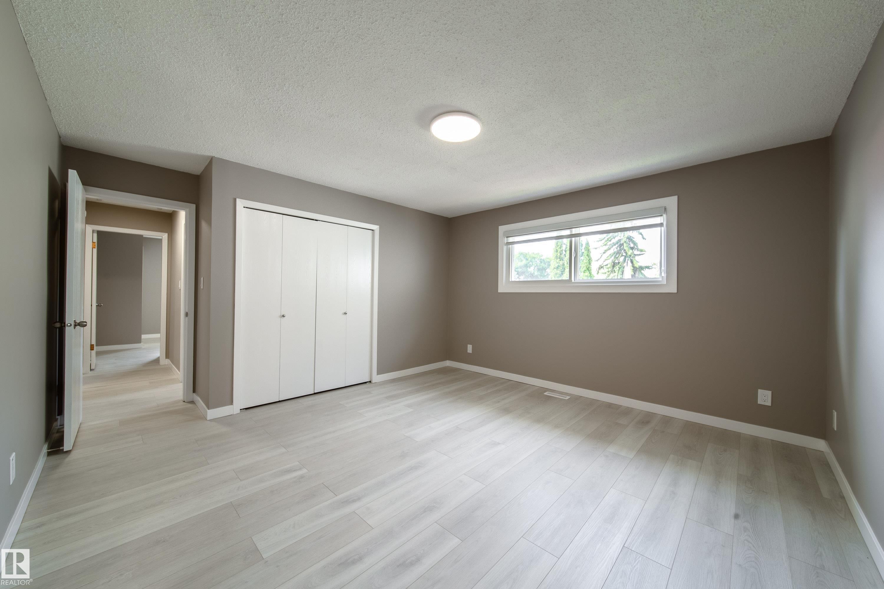 6907 19 Avenue Nw, Edmonton, AB - Indoor Photo Showing Other Room