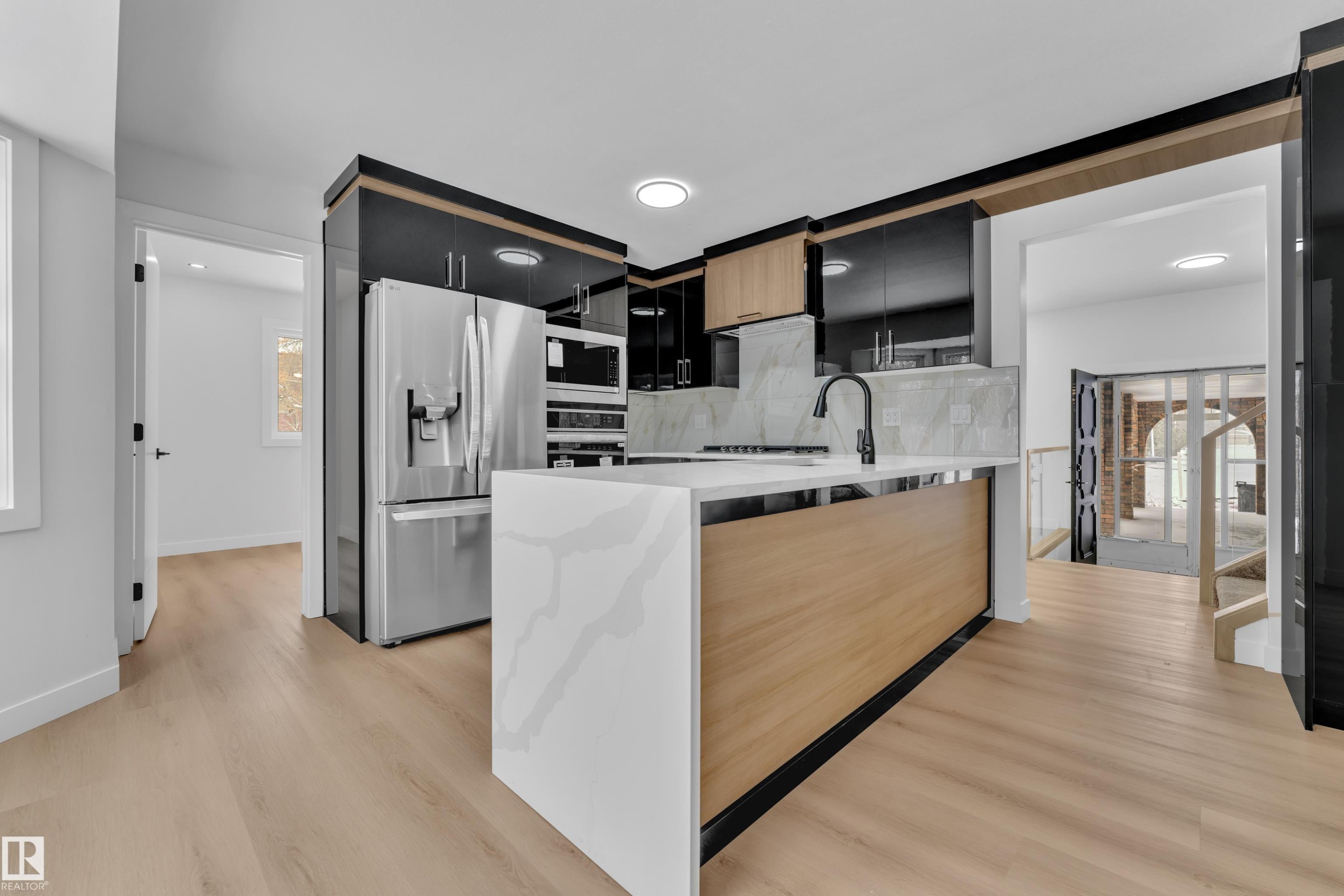 11615 24 Avenue Nw, Edmonton, AB - Indoor Photo Showing Kitchen