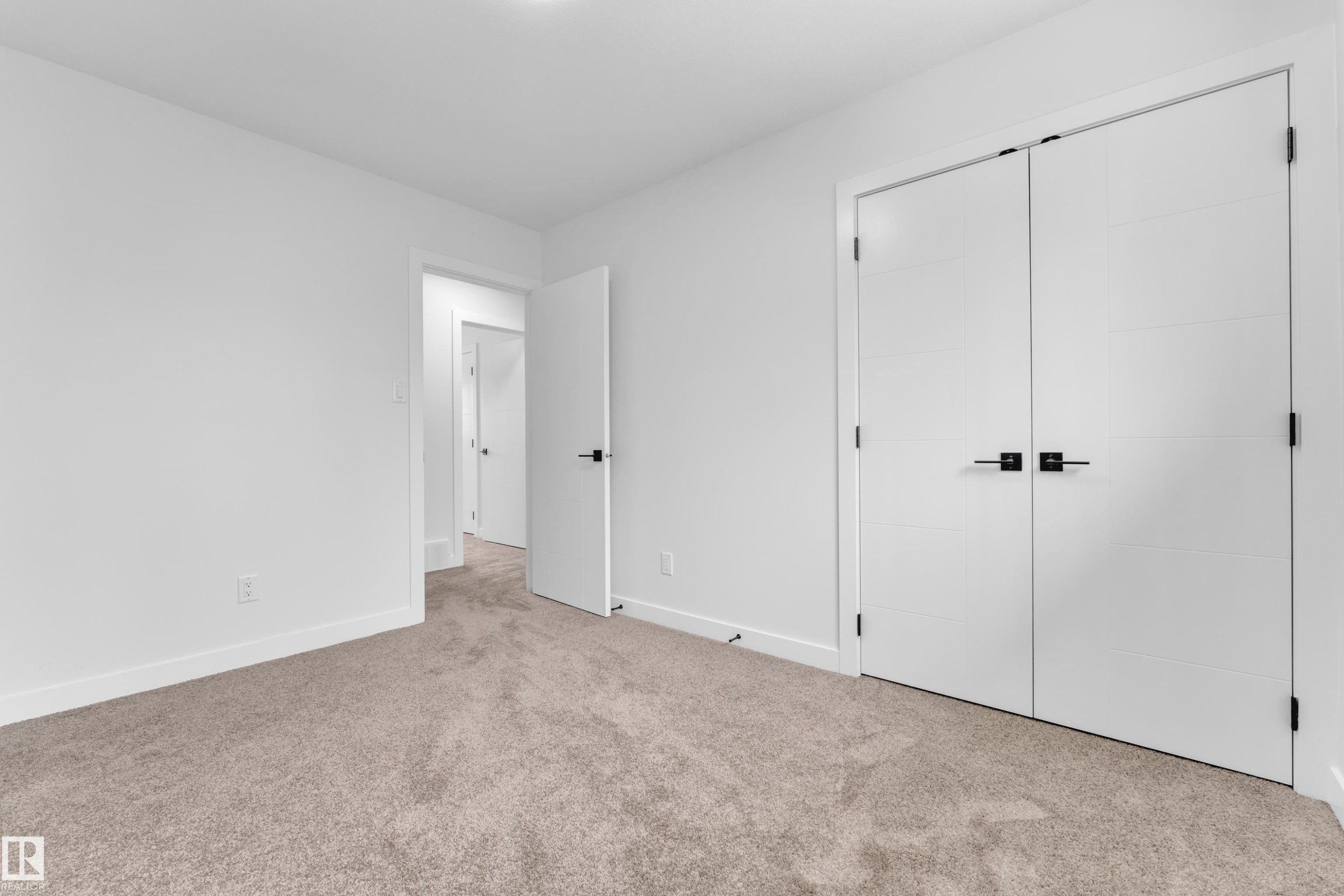 11615 24 Avenue Nw, Edmonton, AB - Indoor Photo Showing Other Room