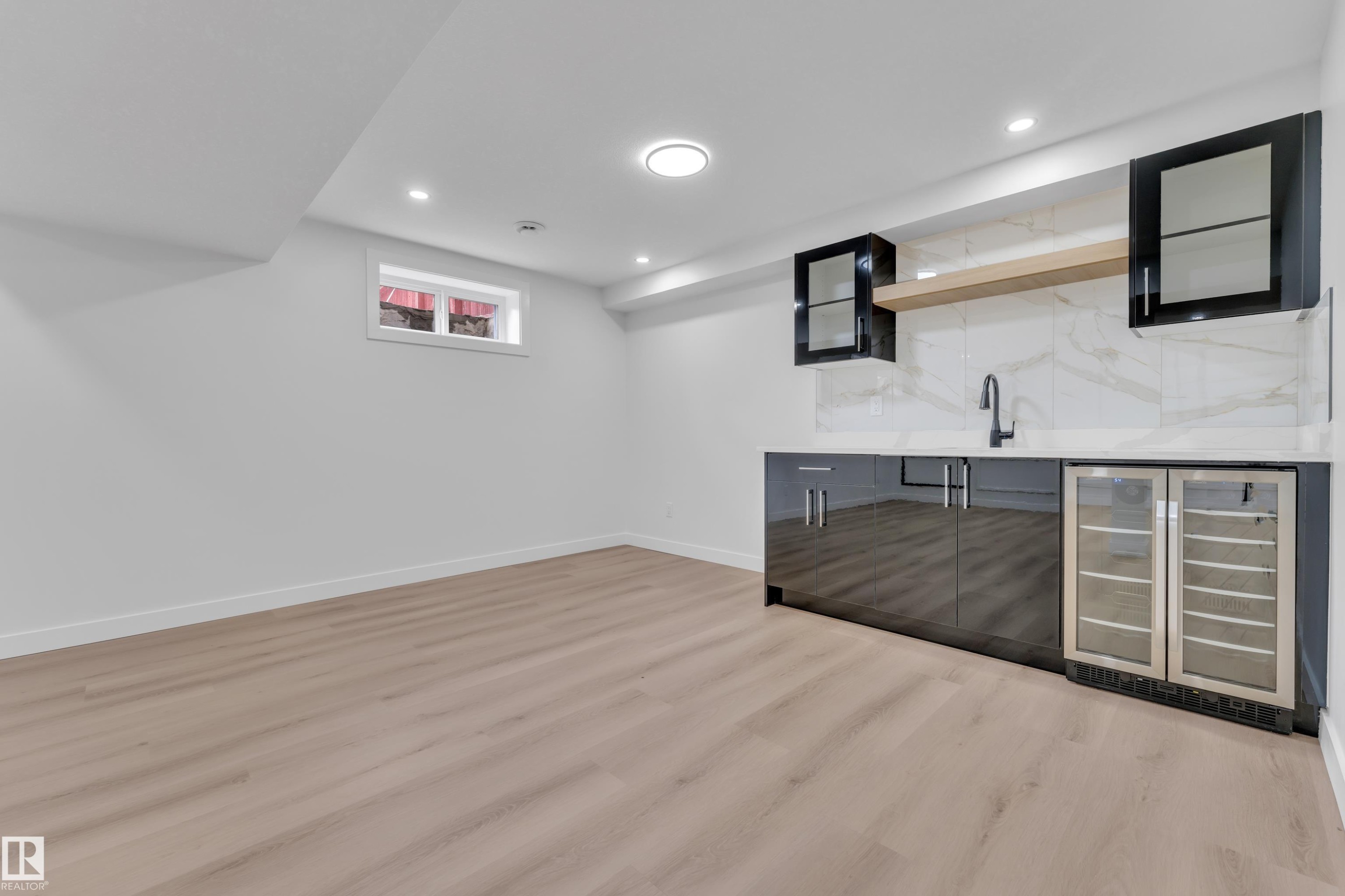 11615 24 Avenue Nw, Edmonton, AB - Indoor