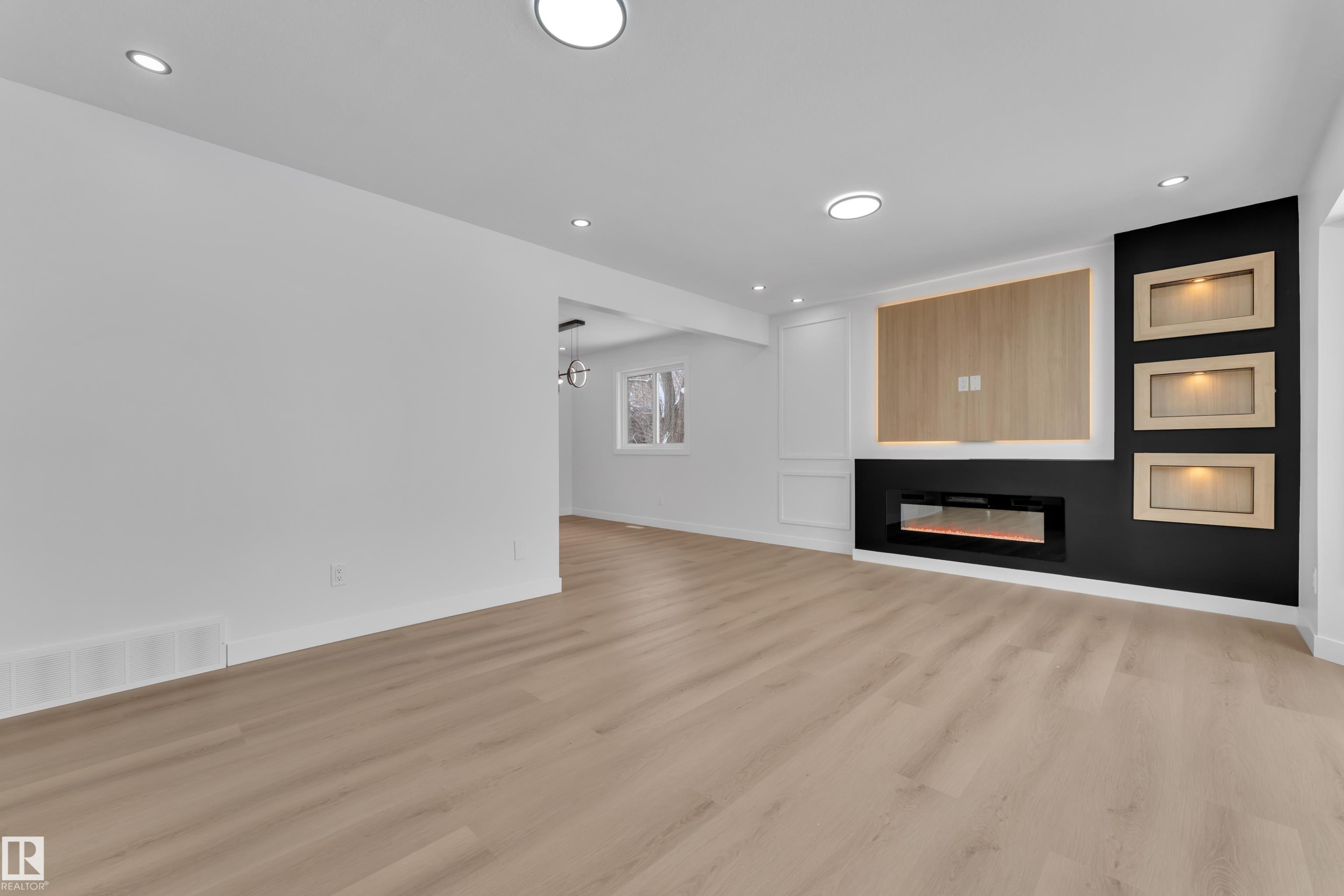 11615 24 Avenue Nw, Edmonton, AB - Indoor With Fireplace