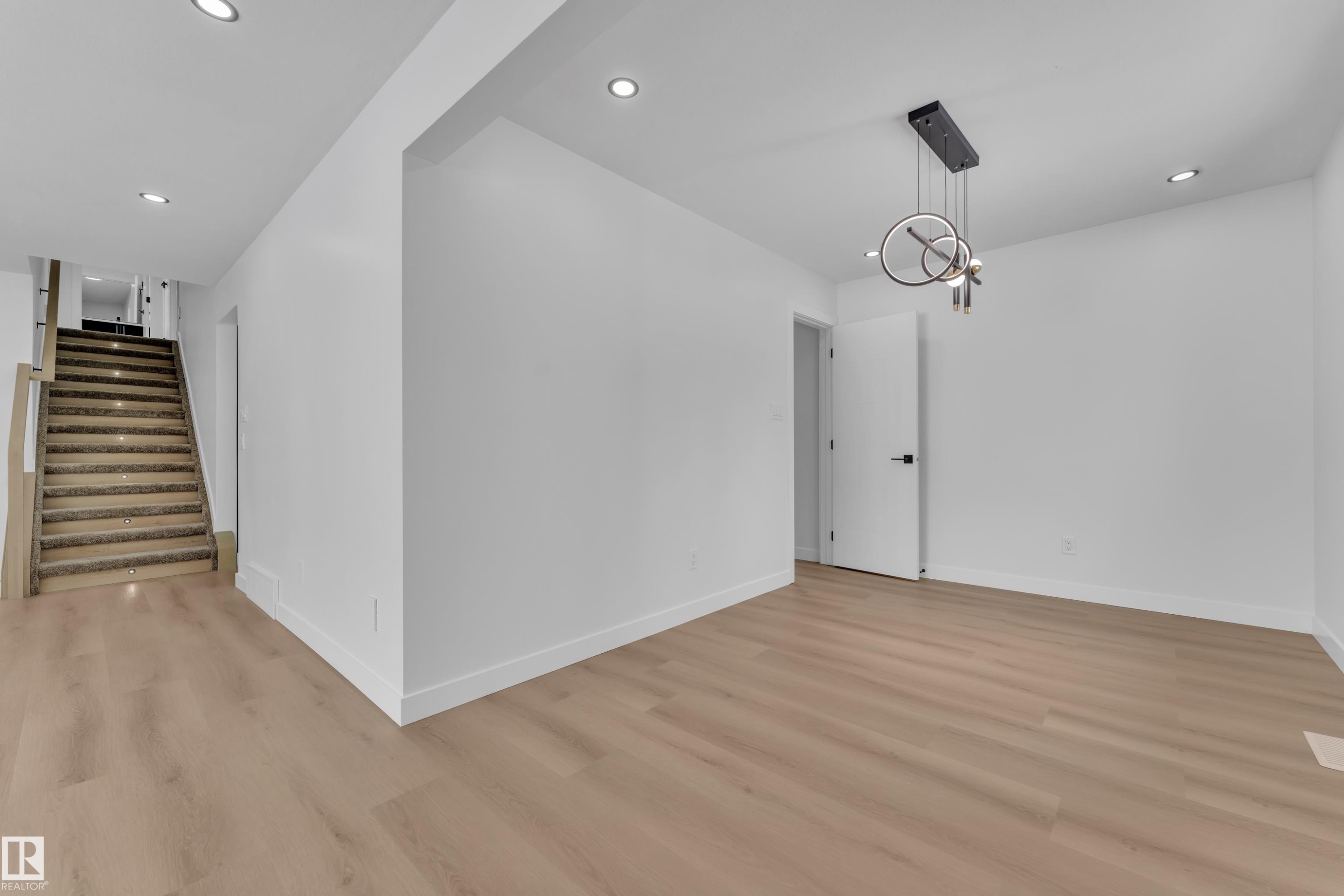 11615 24 Avenue Nw, Edmonton, AB - Indoor Photo Showing Other Room