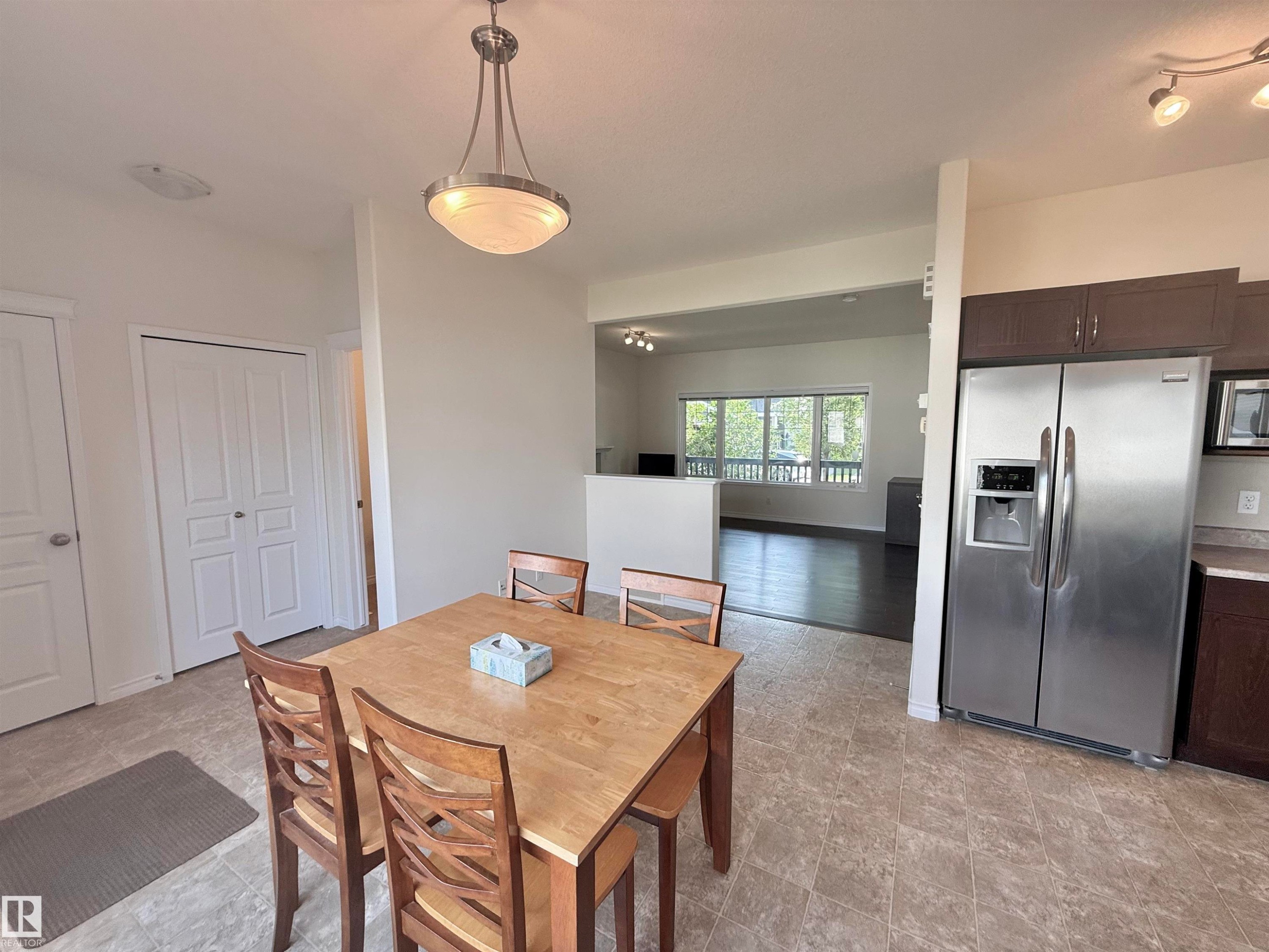7622 Schmid Crescent Nw, Edmonton, AB - Indoor Photo Showing Dining Room