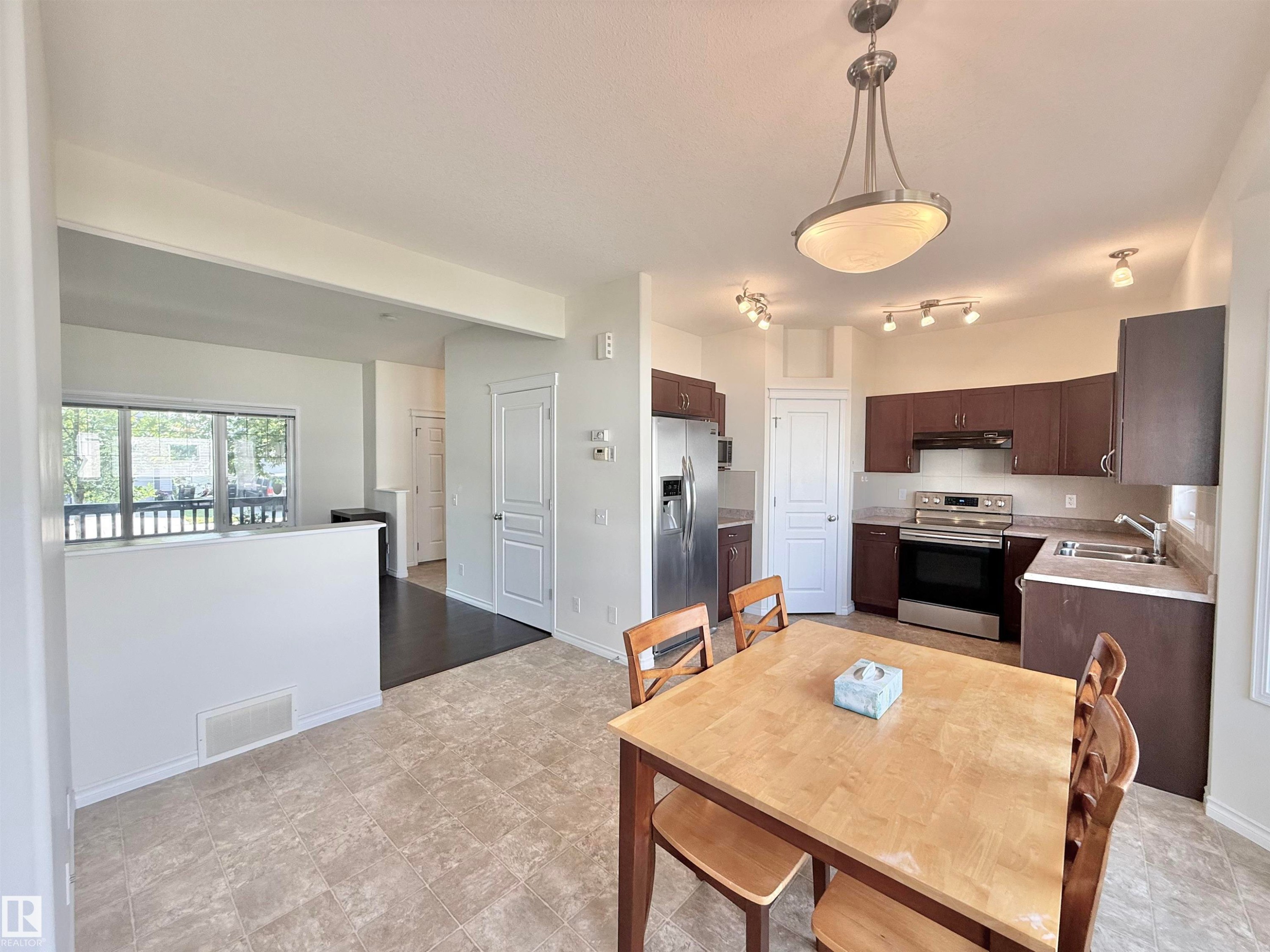 7622 Schmid Crescent Nw, Edmonton, AB - Indoor