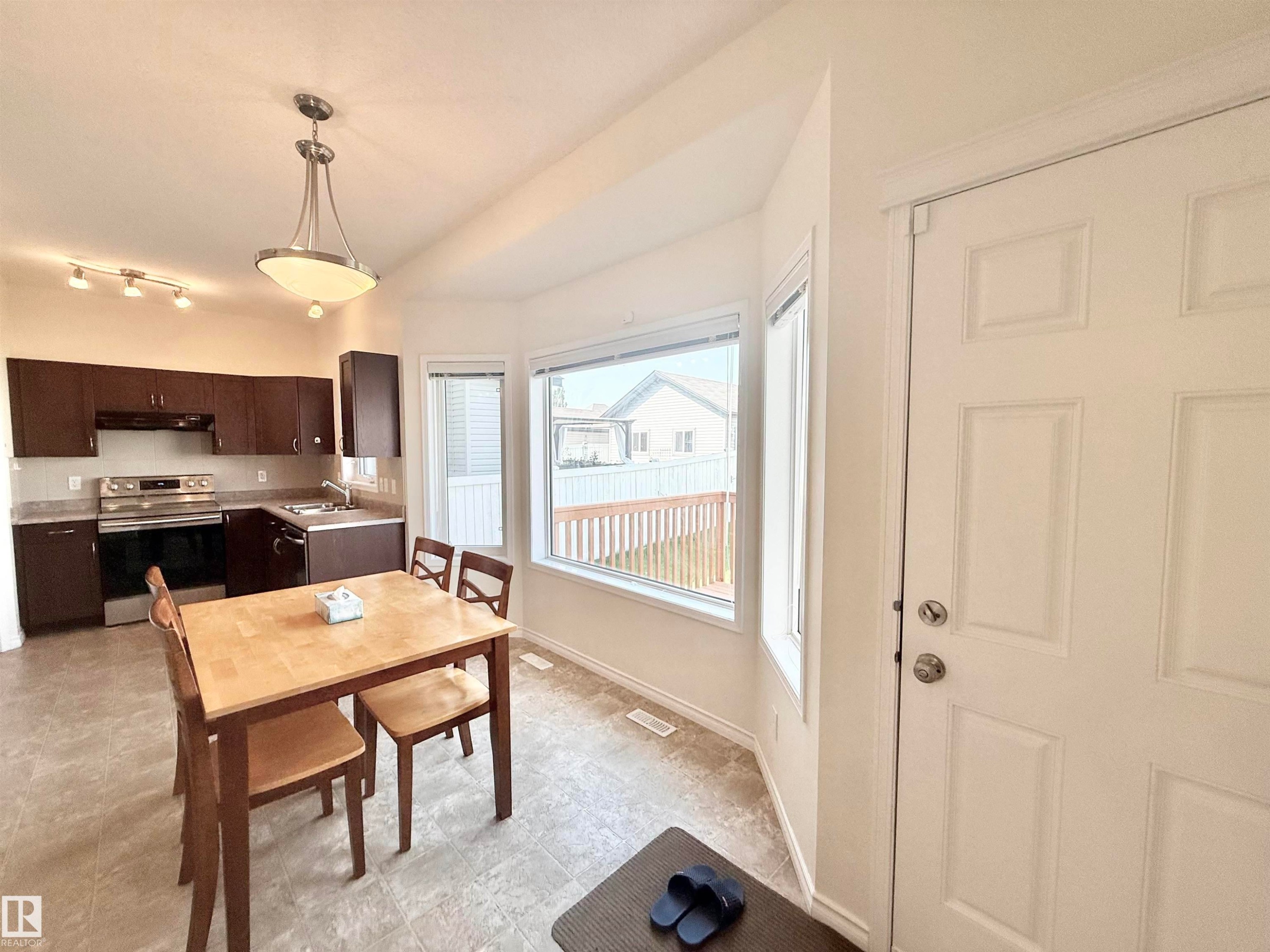 7622 Schmid Crescent Nw, Edmonton, AB - Indoor