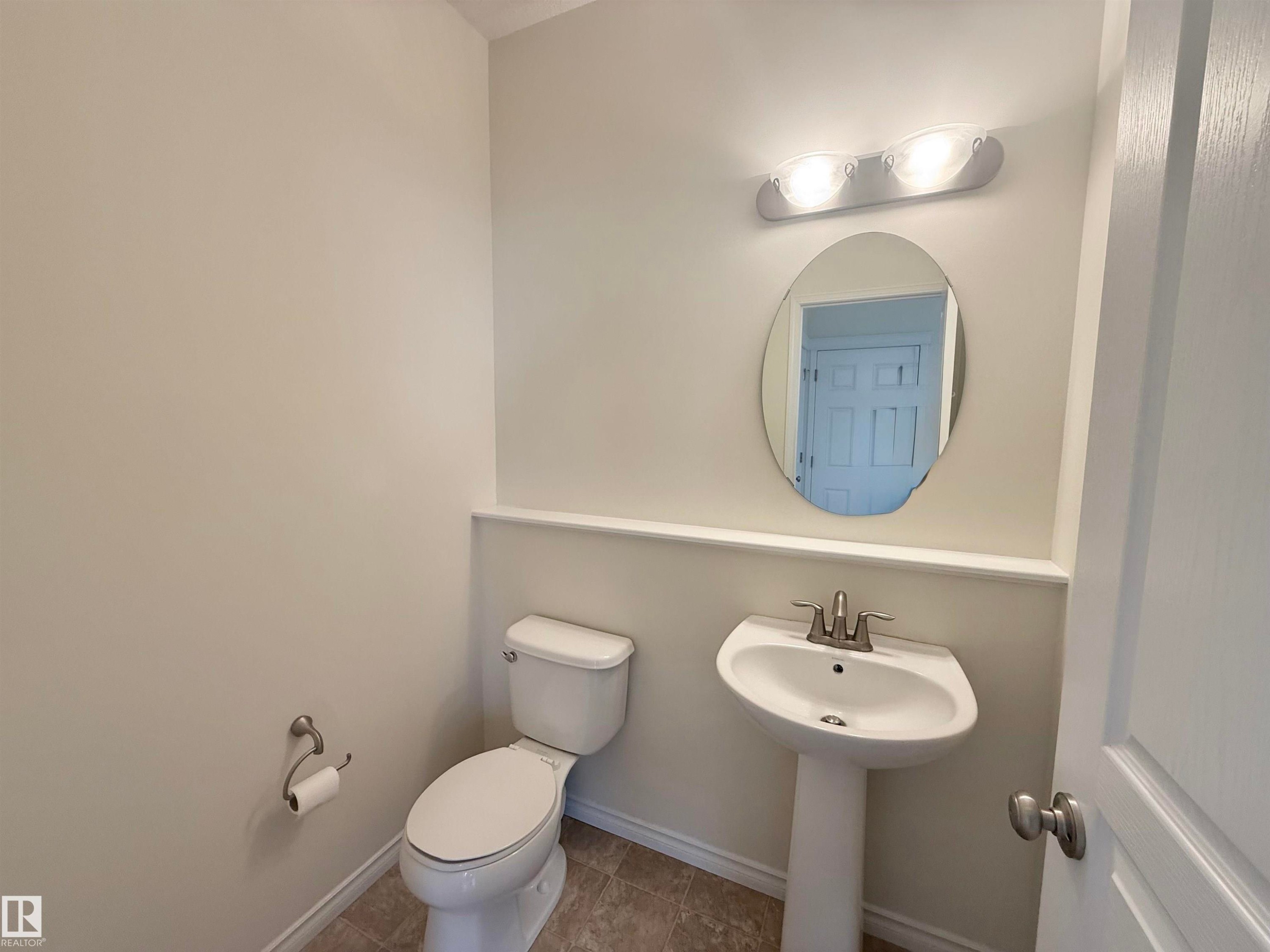 7622 Schmid Crescent Nw, Edmonton, AB - Indoor Photo Showing Bathroom