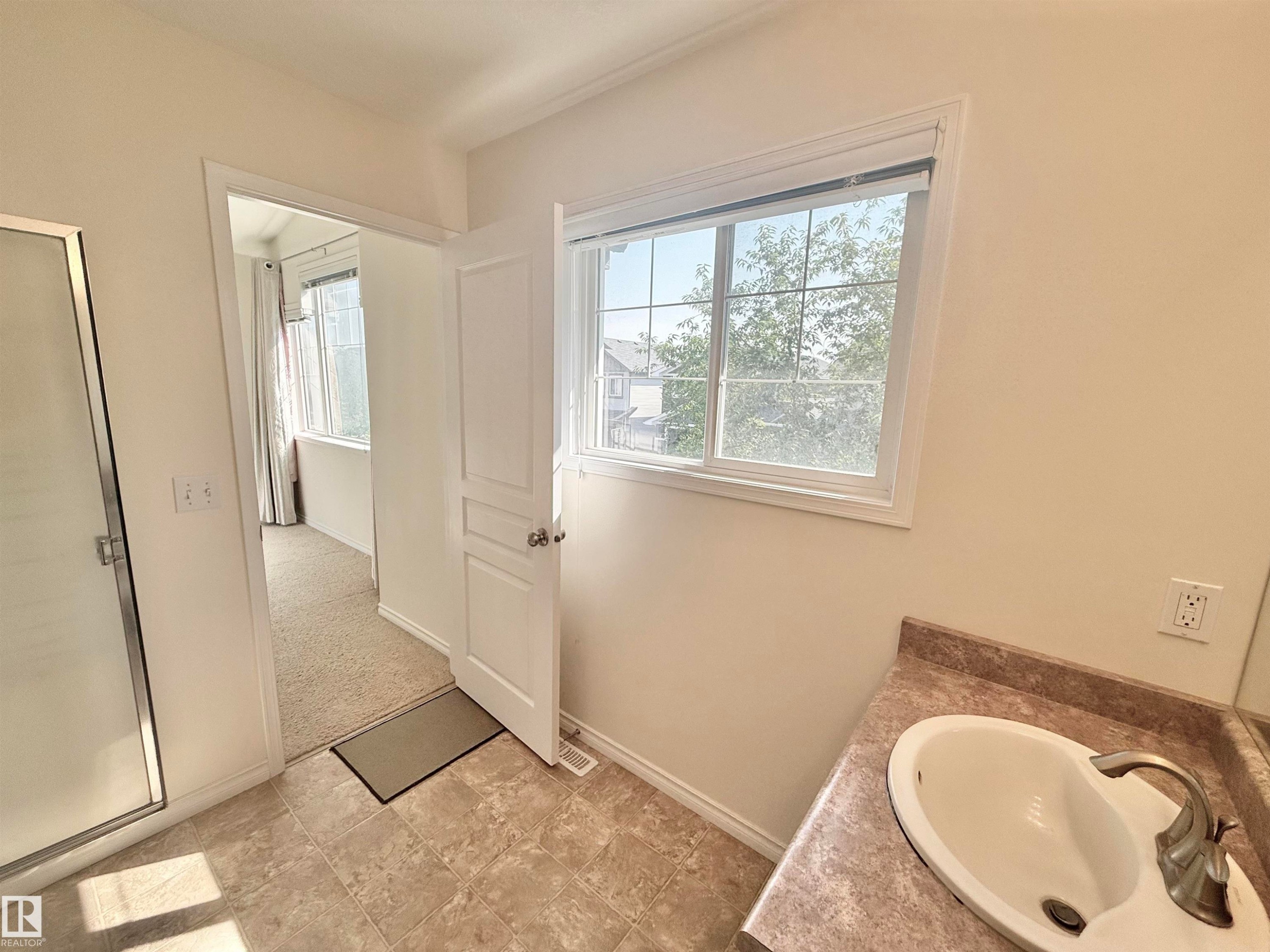 7622 Schmid Crescent Nw, Edmonton, AB - Indoor Photo Showing Bathroom