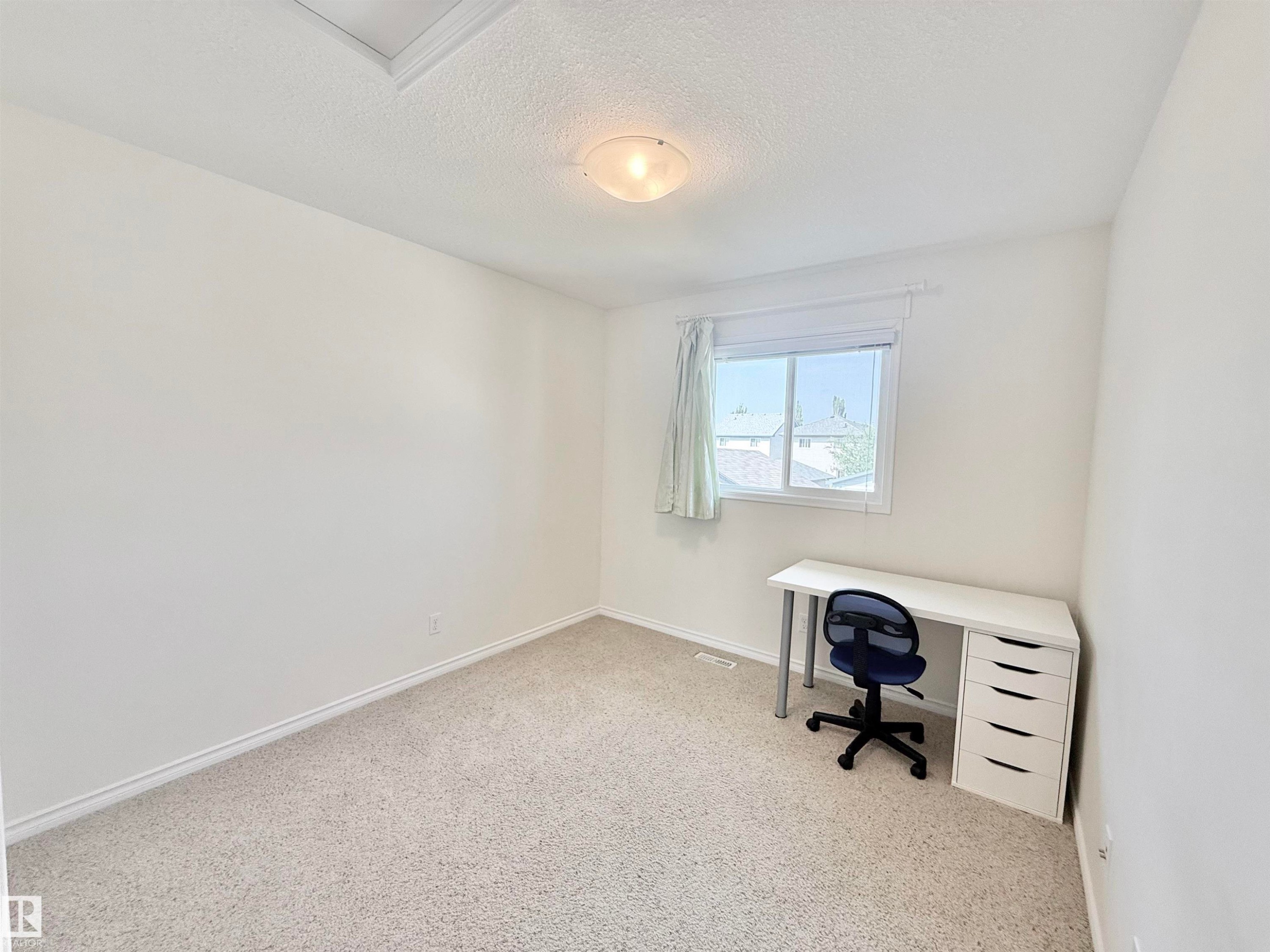 7622 Schmid Crescent Nw, Edmonton, AB - Indoor Photo Showing Office