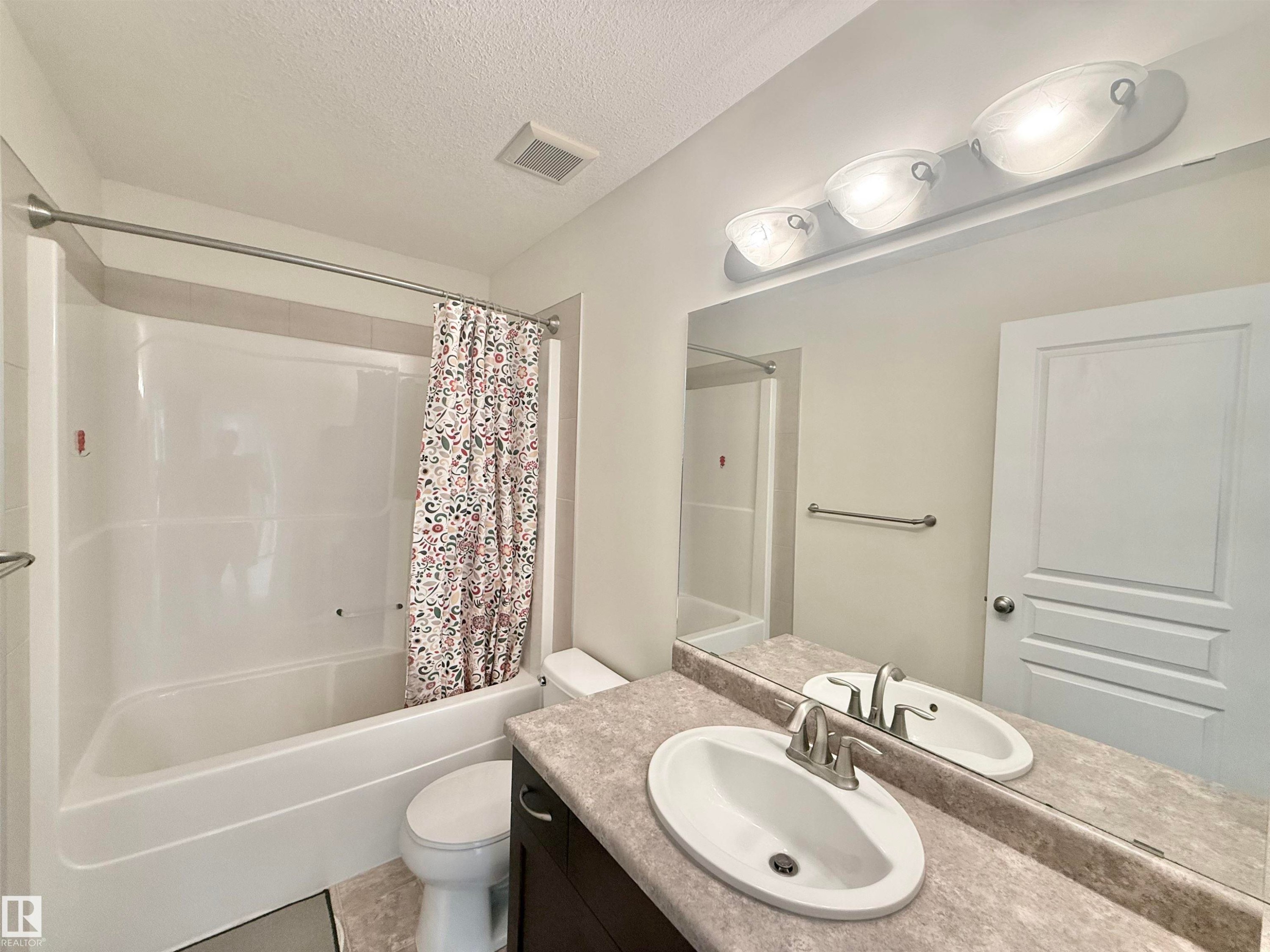 7622 Schmid Crescent Nw, Edmonton, AB - Indoor Photo Showing Bathroom