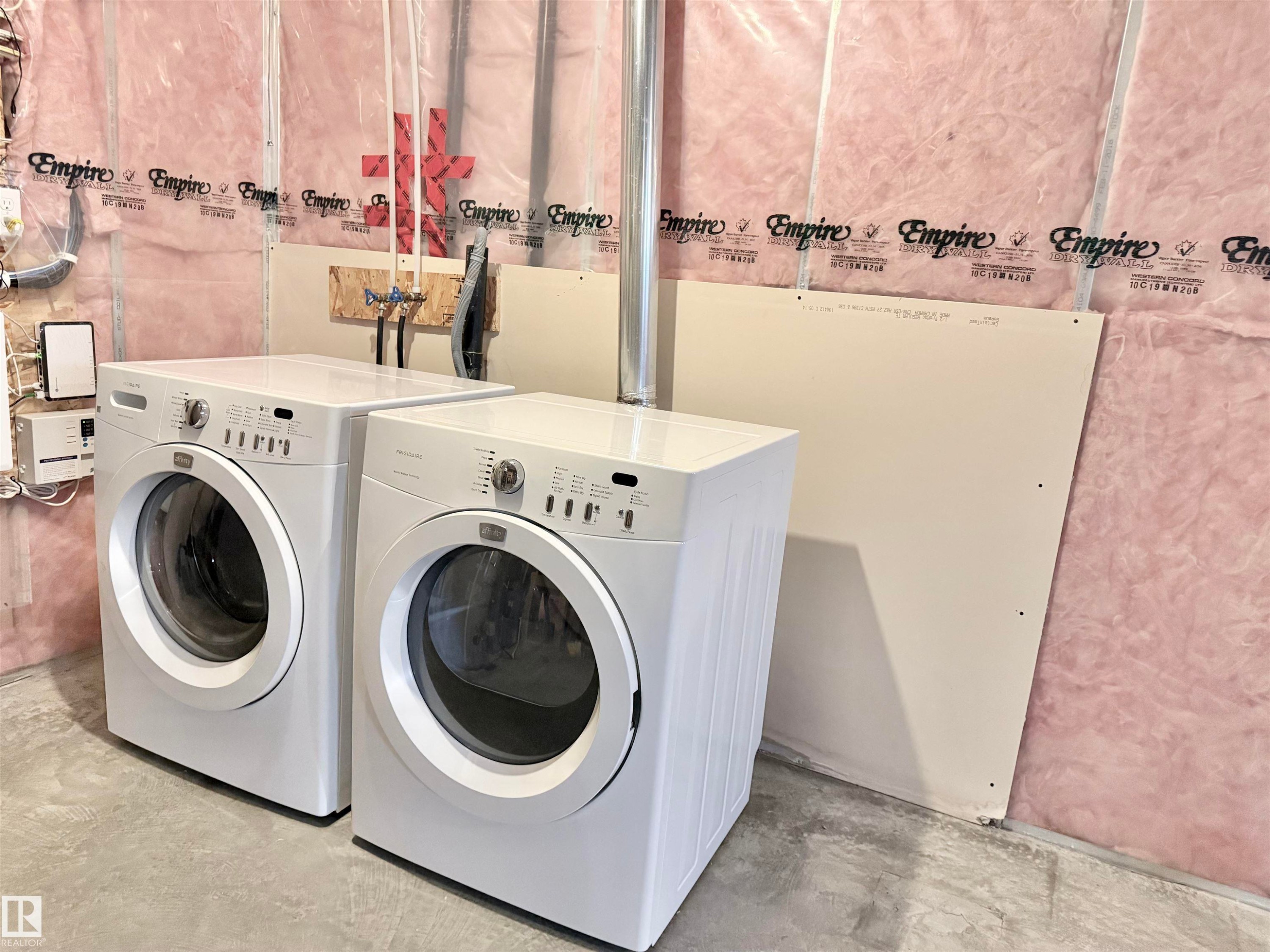 7622 Schmid Crescent Nw, Edmonton, AB - Indoor Photo Showing Laundry Room