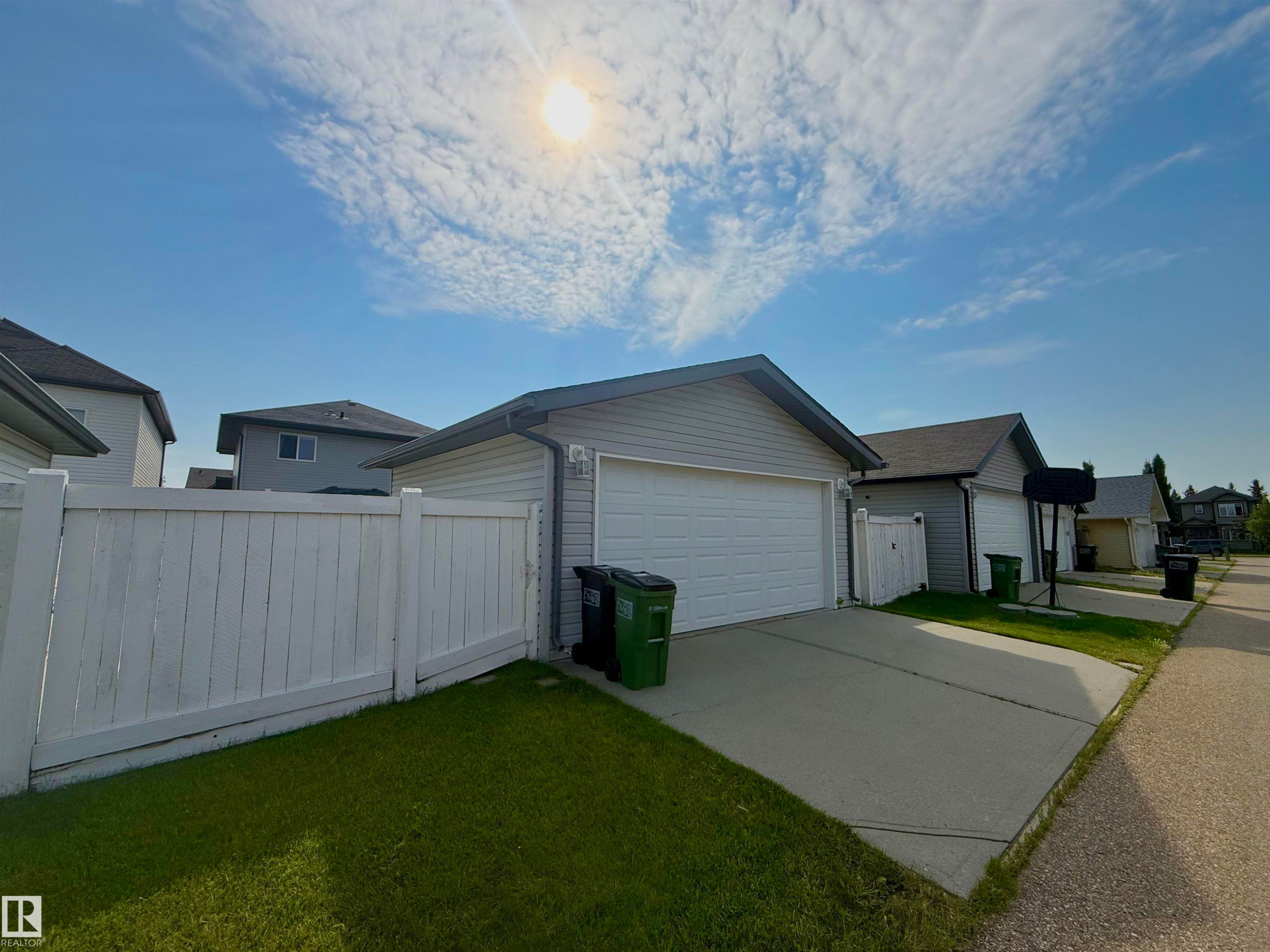 7622 Schmid Crescent Nw, Edmonton, AB - Outdoor