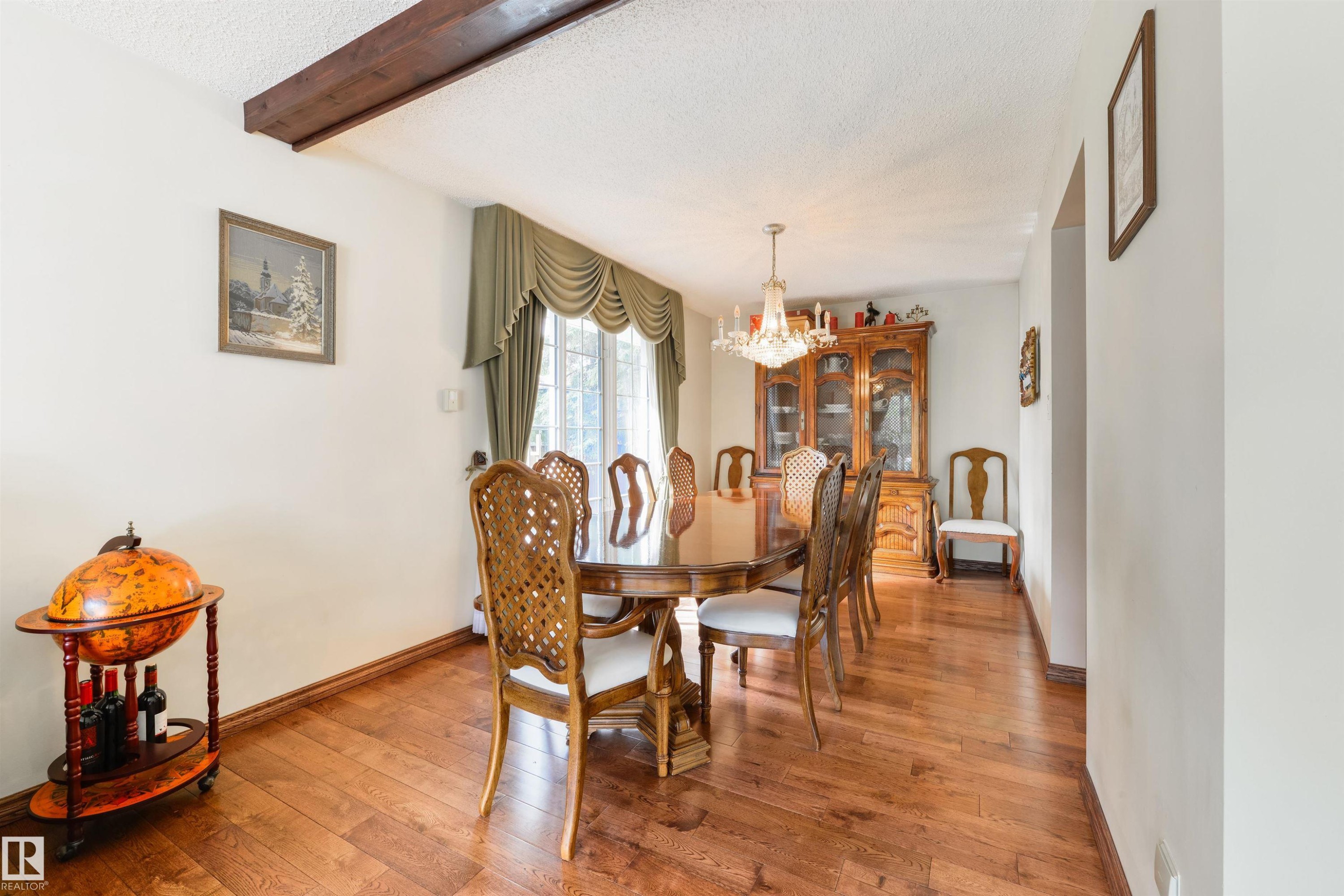 206 Wolf Willow Crescent Nw, Edmonton, AB - Indoor Photo Showing Dining Room