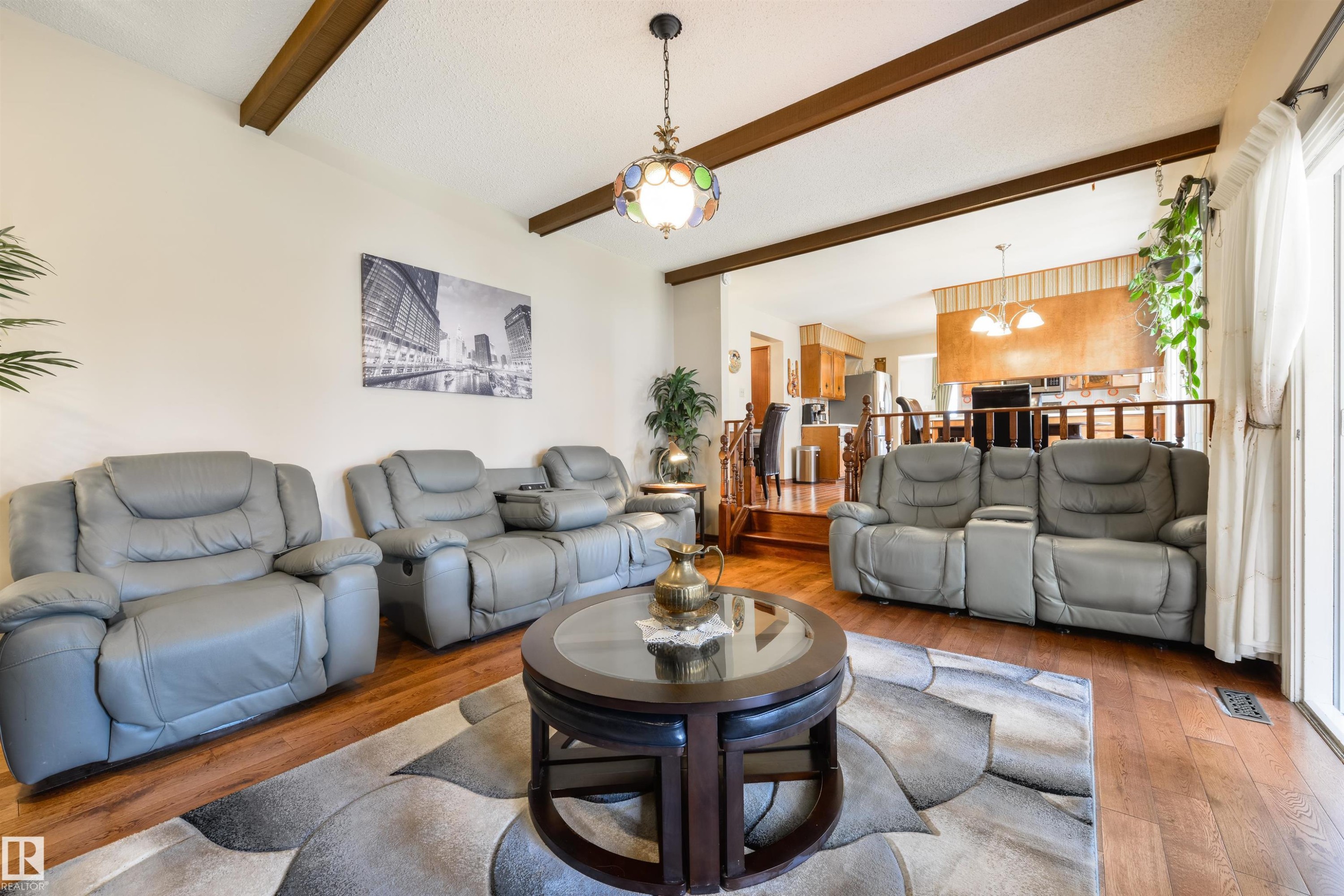 206 Wolf Willow Crescent Nw, Edmonton, AB - Indoor Photo Showing Living Room