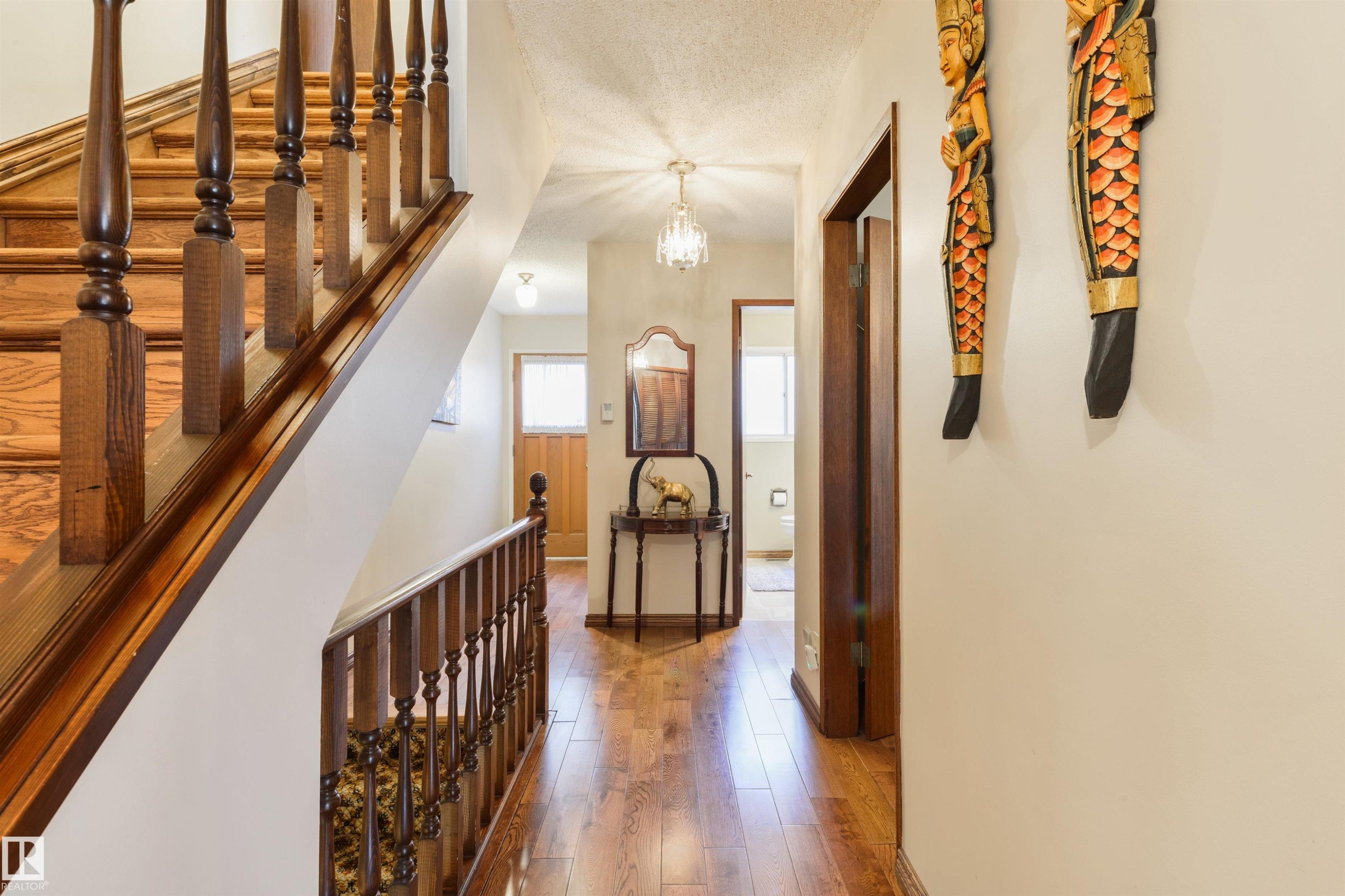 206 Wolf Willow Crescent Nw, Edmonton, AB - Indoor Photo Showing Other Room