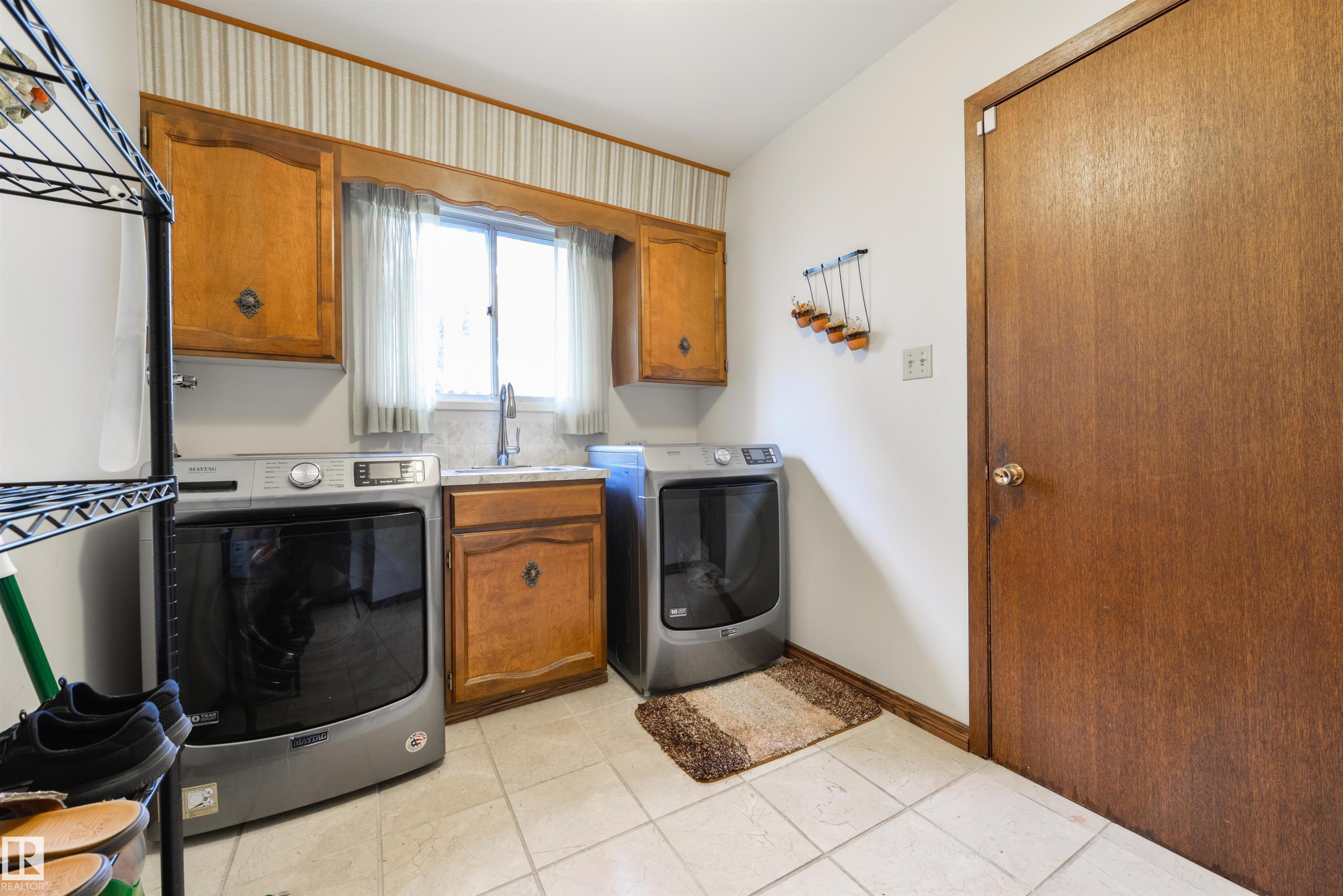 206 Wolf Willow Crescent Nw, Edmonton, AB - Indoor Photo Showing Laundry Room