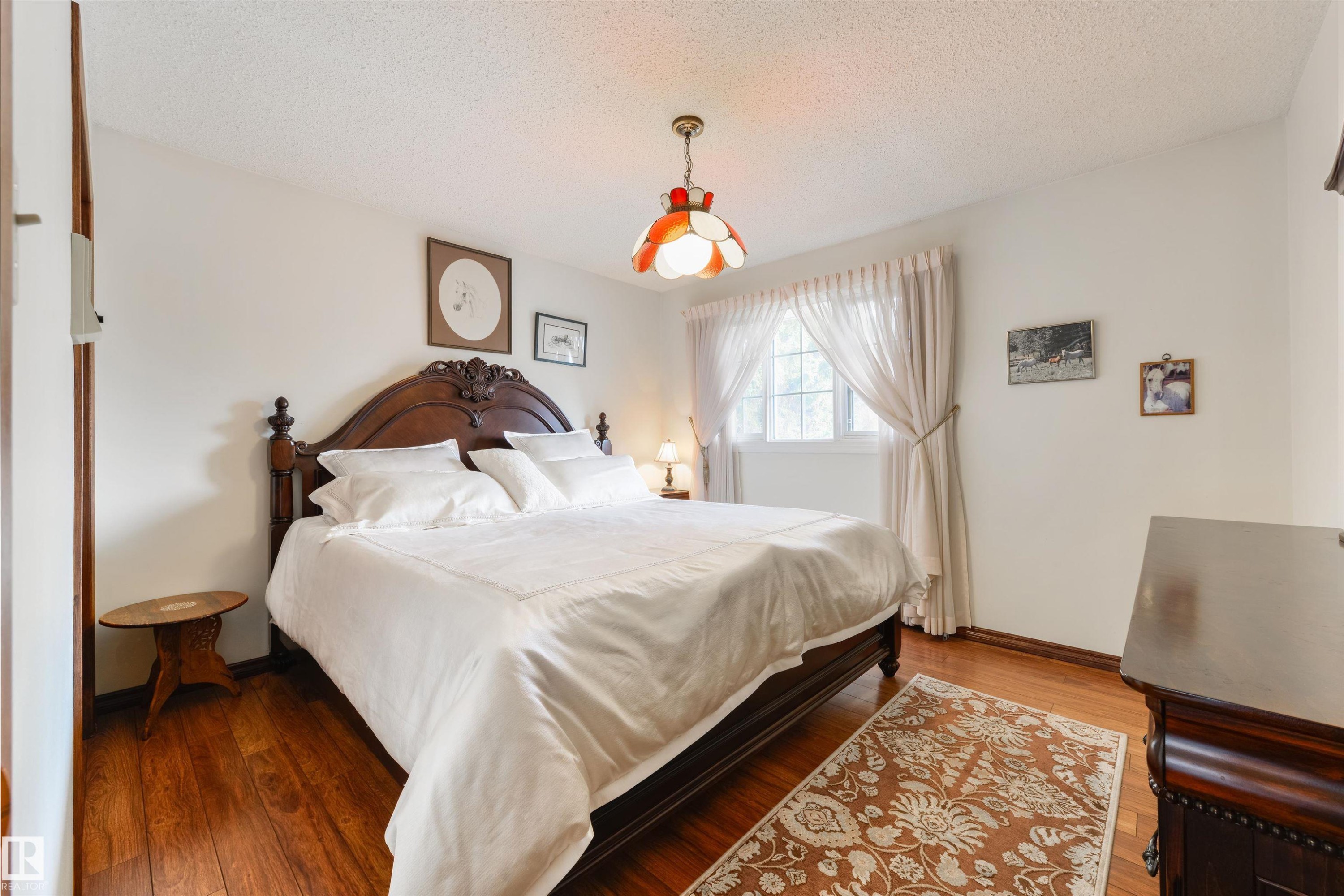 206 Wolf Willow Crescent Nw, Edmonton, AB - Indoor Photo Showing Bedroom