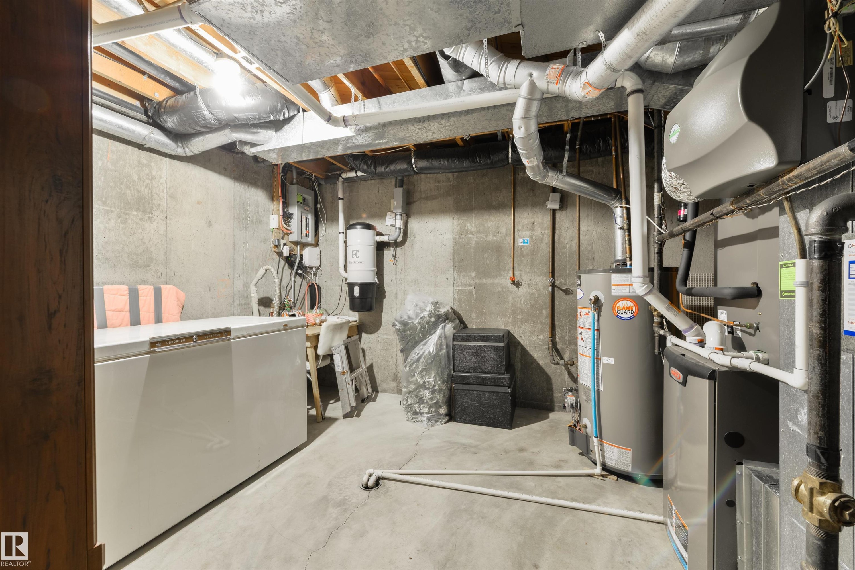 206 Wolf Willow Crescent Nw, Edmonton, AB - Indoor Photo Showing Basement