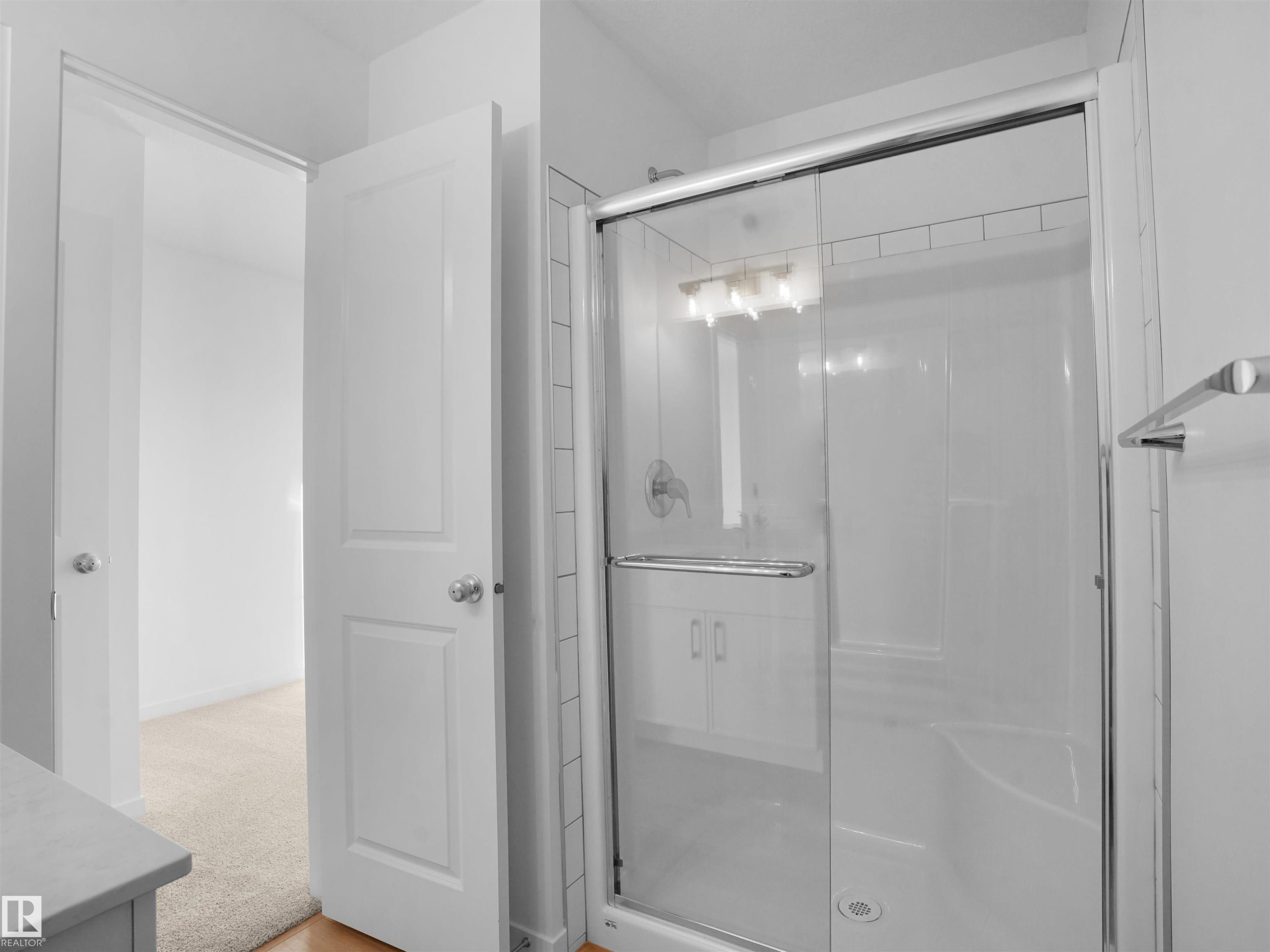 #33 1009 Cy Becker Rd Nw, Edmonton, AB - Indoor Photo Showing Bathroom