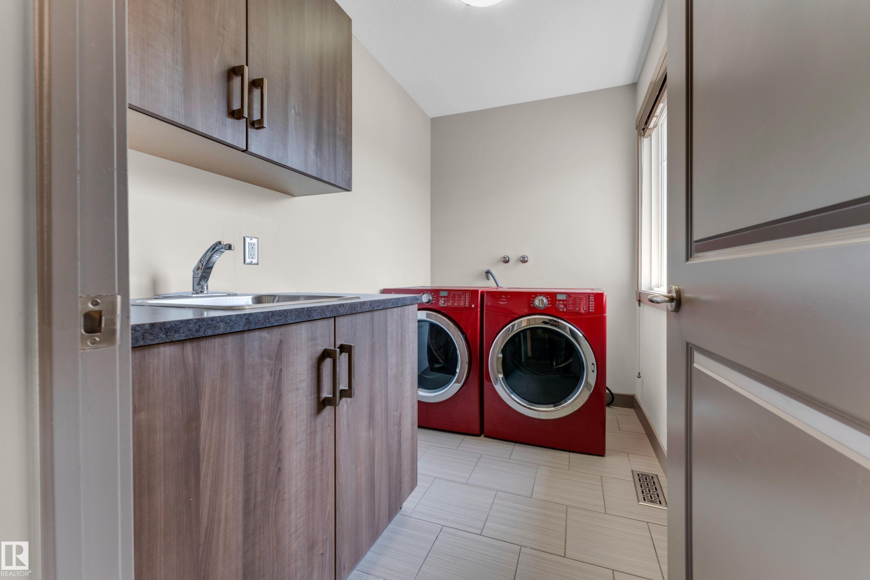 3630 Goodridge Crescent Nw, Edmonton, AB - Indoor Photo Showing Laundry Room