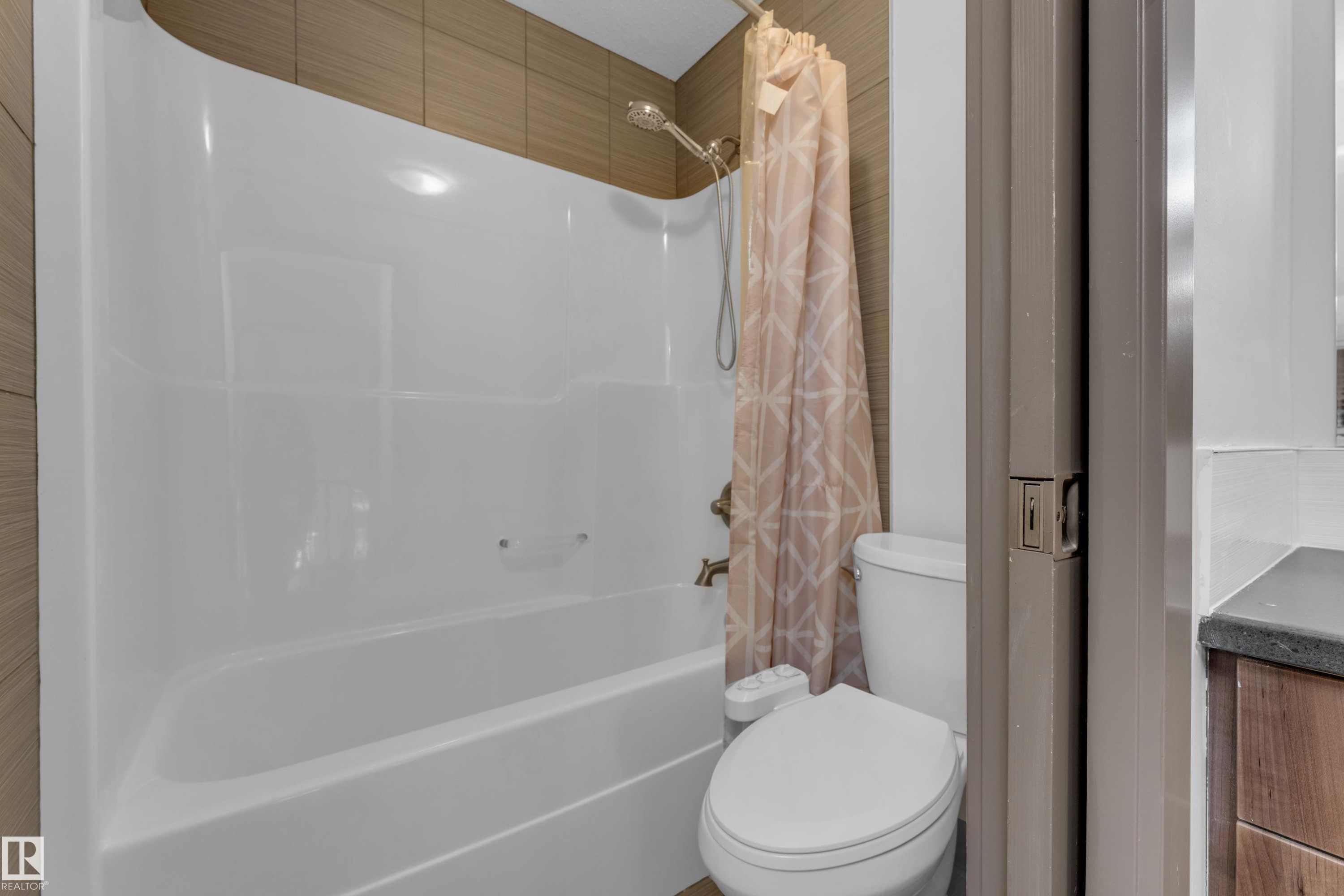 3630 Goodridge Crescent Nw, Edmonton, AB - Indoor Photo Showing Bathroom