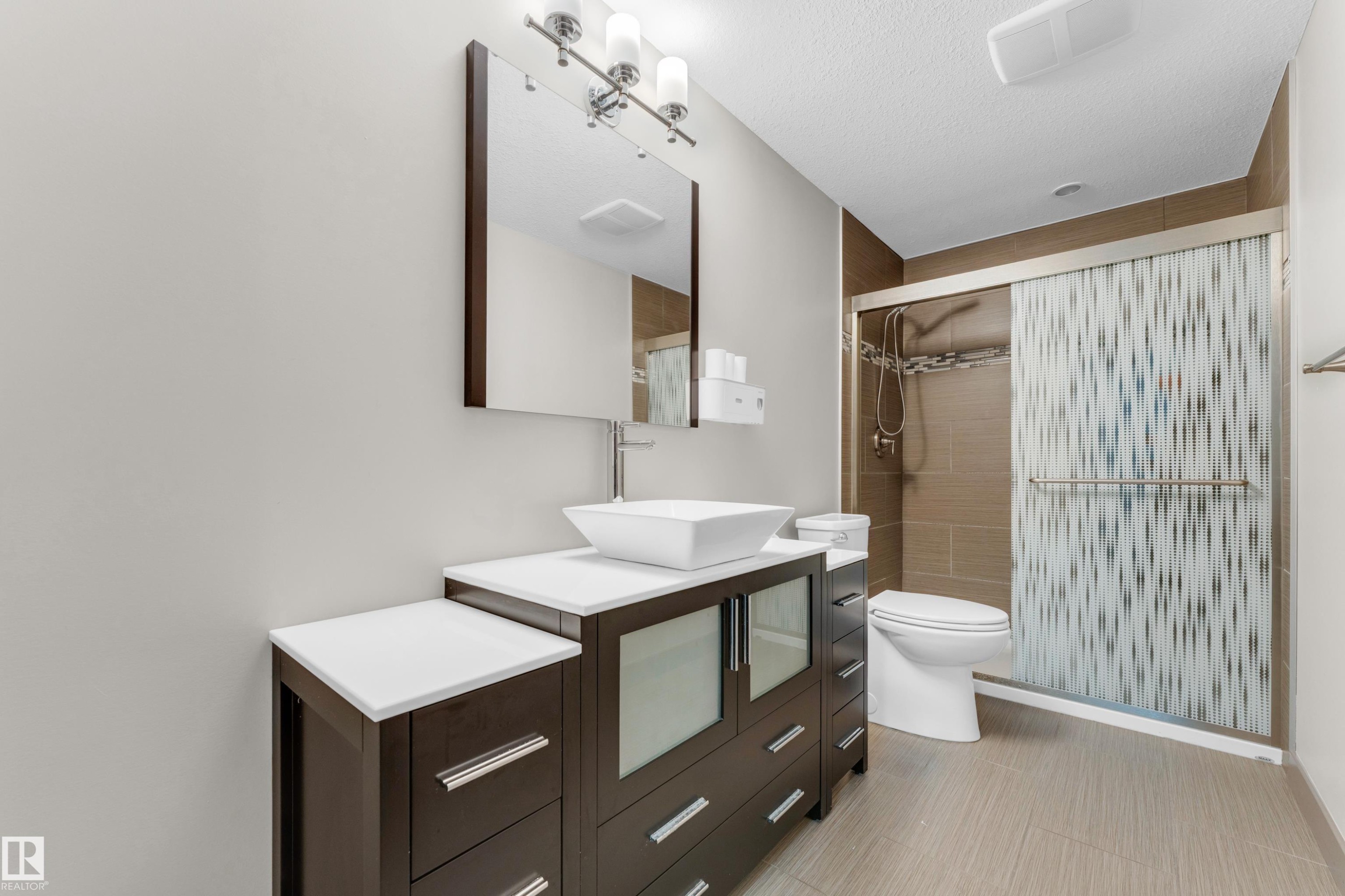 3630 Goodridge Crescent Nw, Edmonton, AB - Indoor Photo Showing Bathroom
