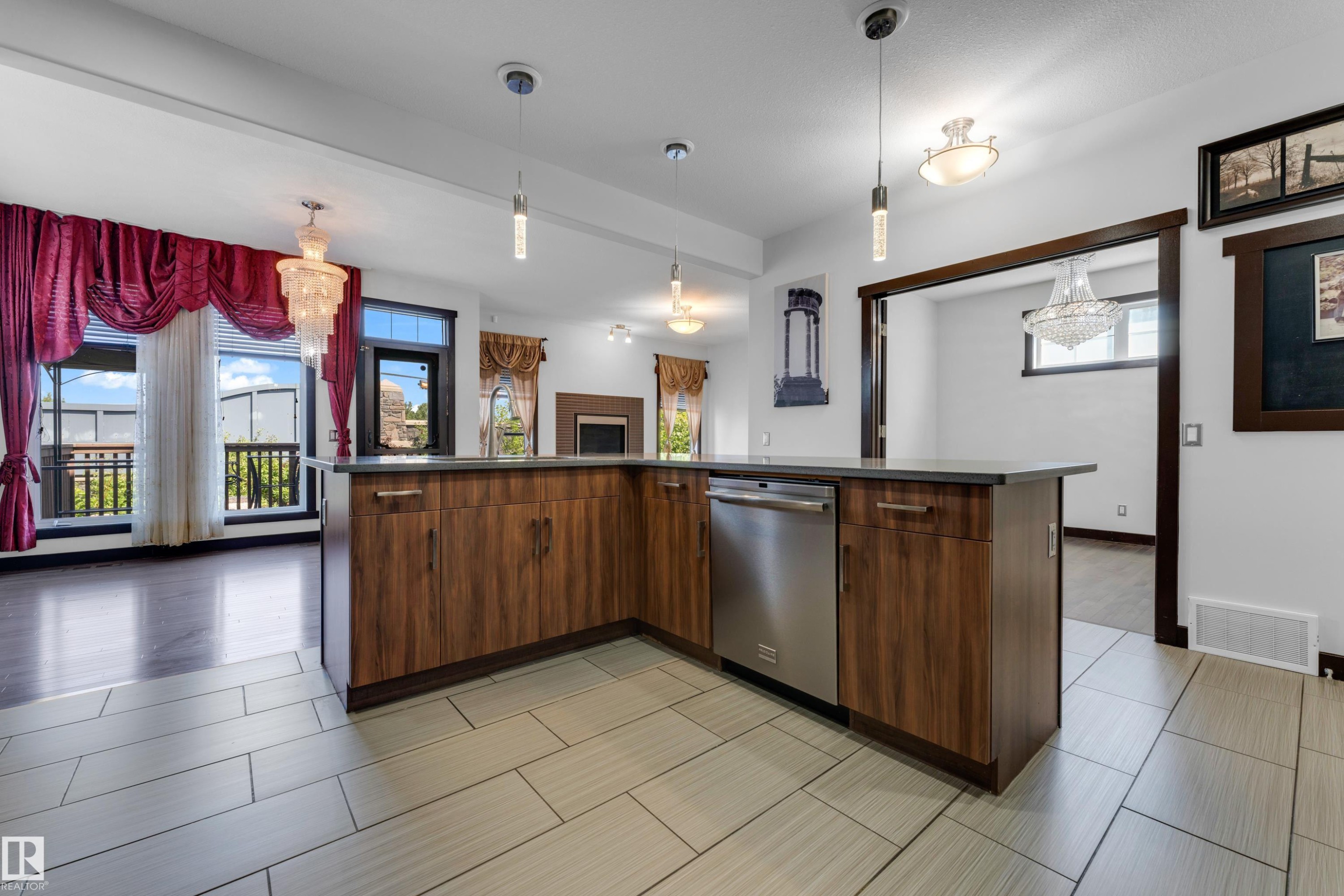 3630 Goodridge Crescent Nw, Edmonton, AB - Indoor Photo Showing Kitchen
