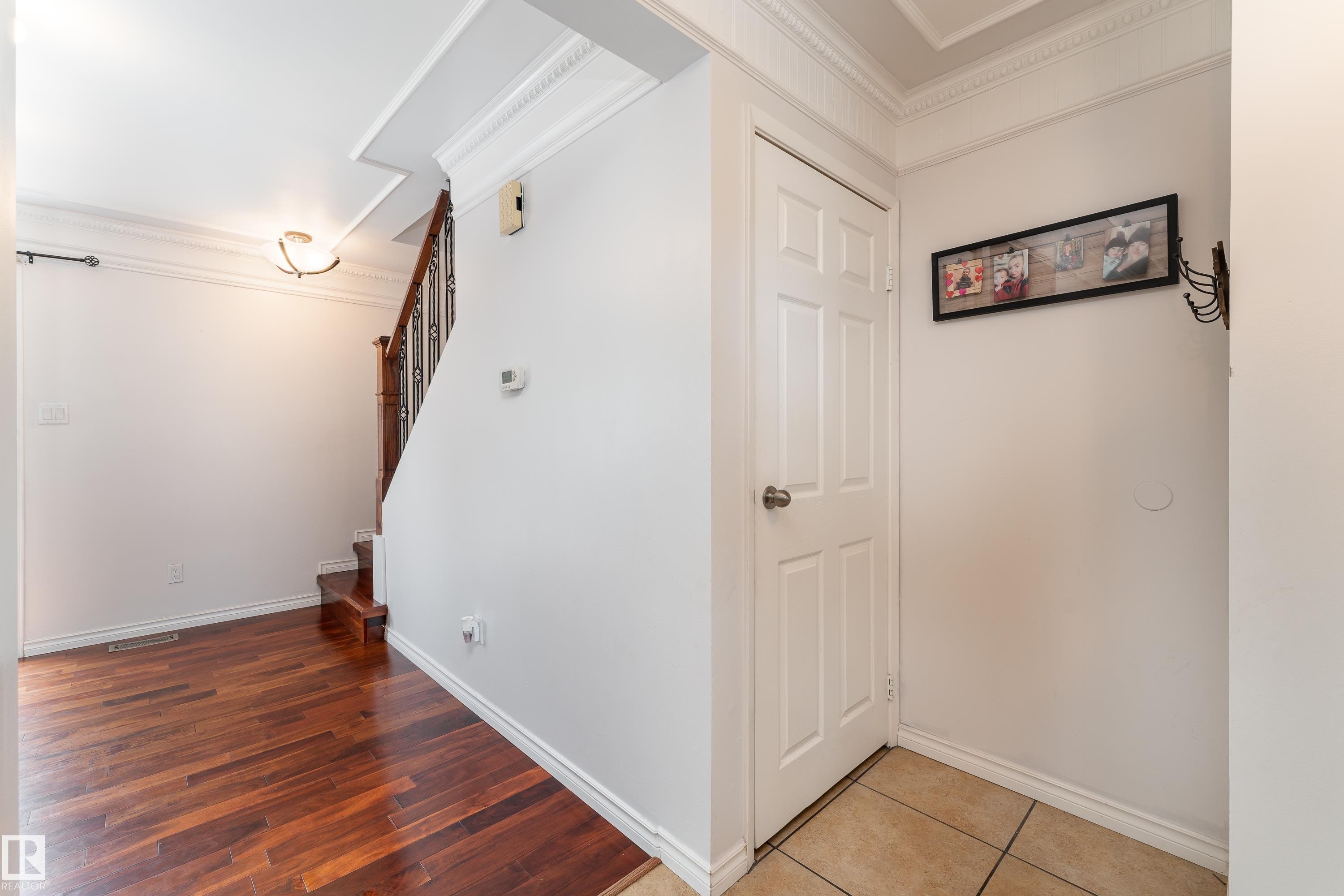 Corridor - 747 Clareview Road Nw, Edmonton, AB - Indoor Photo Showing Other Room