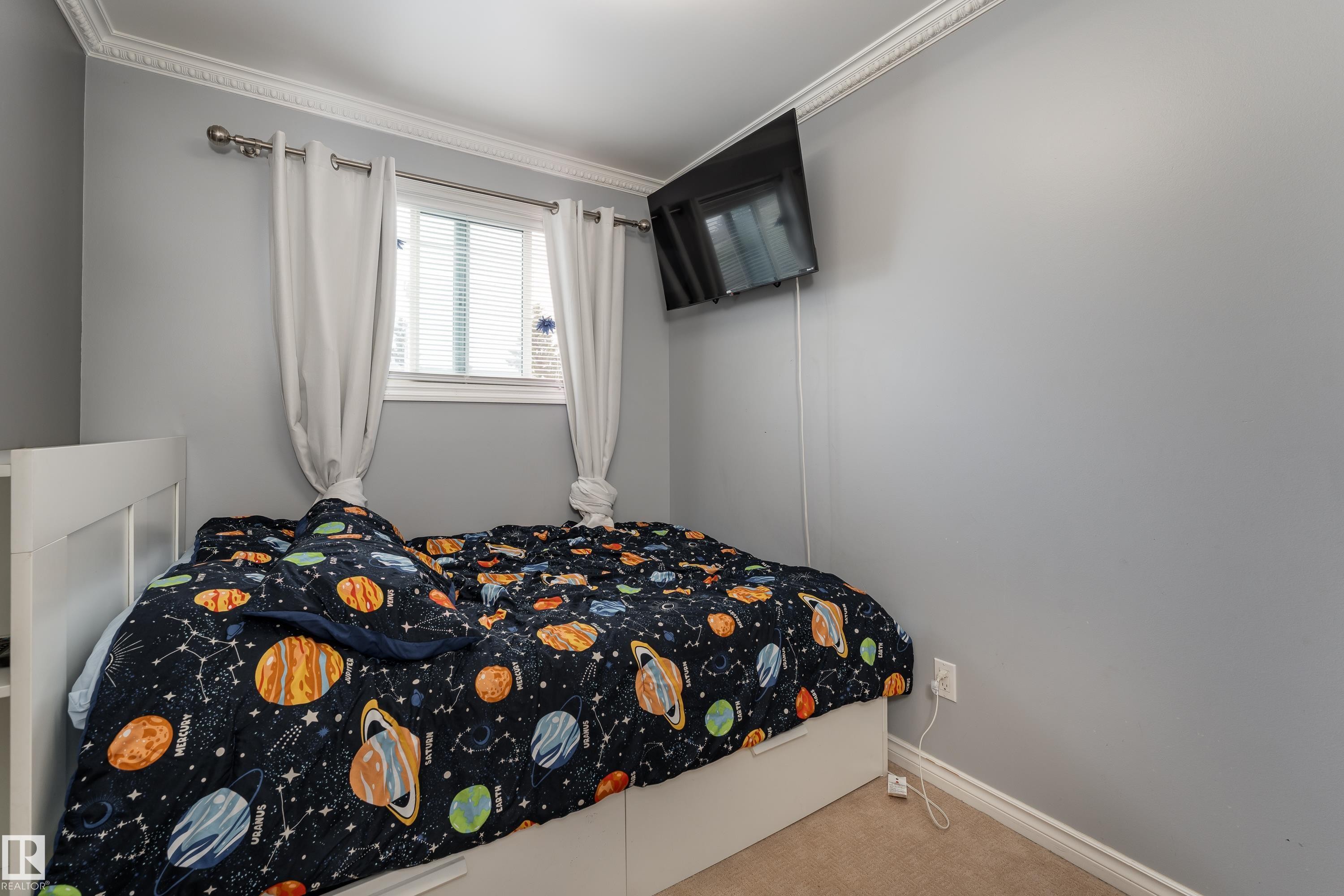 Bedroom - 747 Clareview Road Nw, Edmonton, AB - Indoor Photo Showing Bedroom