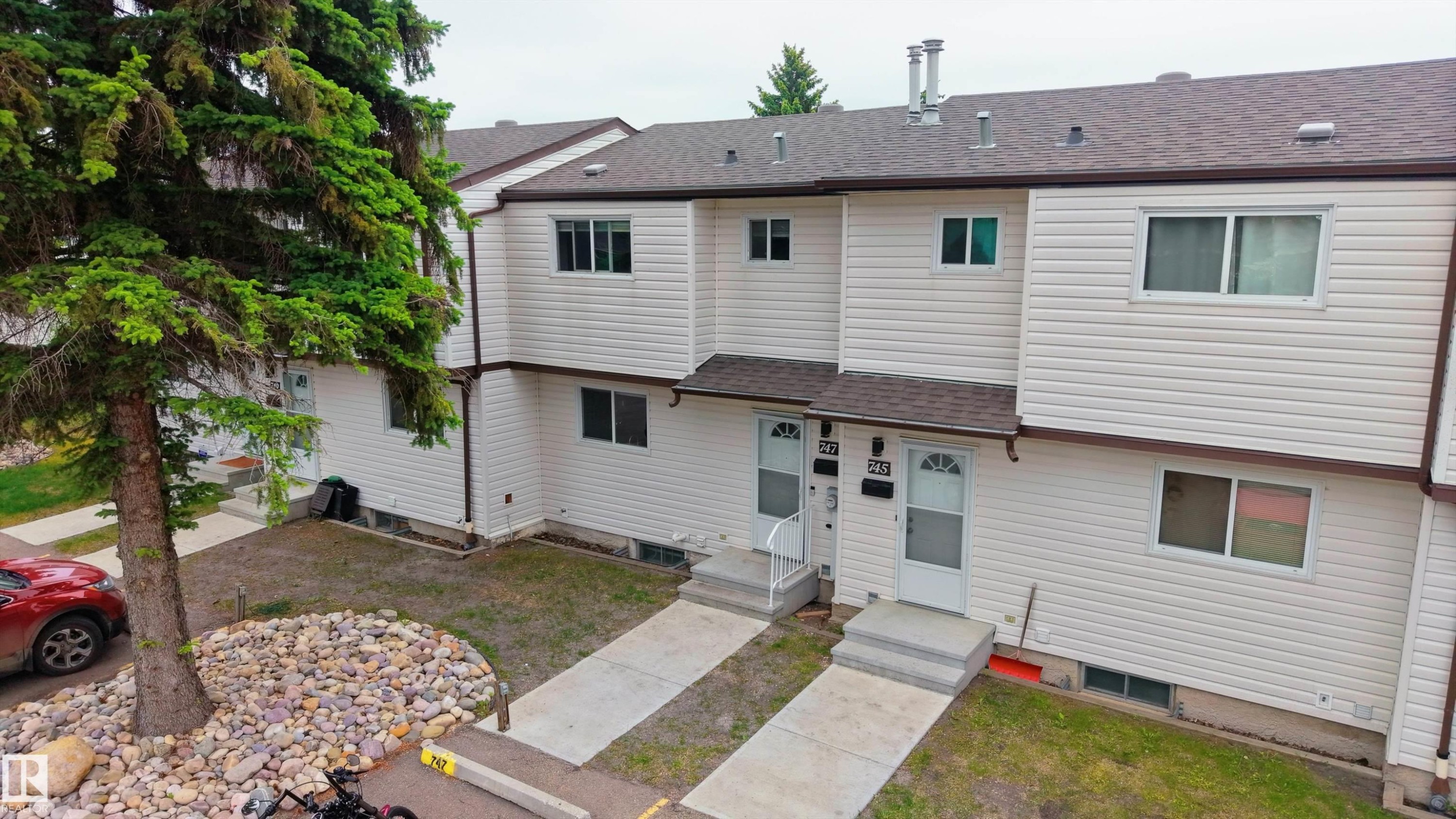 Front house - 747 Clareview Road Nw, Edmonton, AB - Outdoor