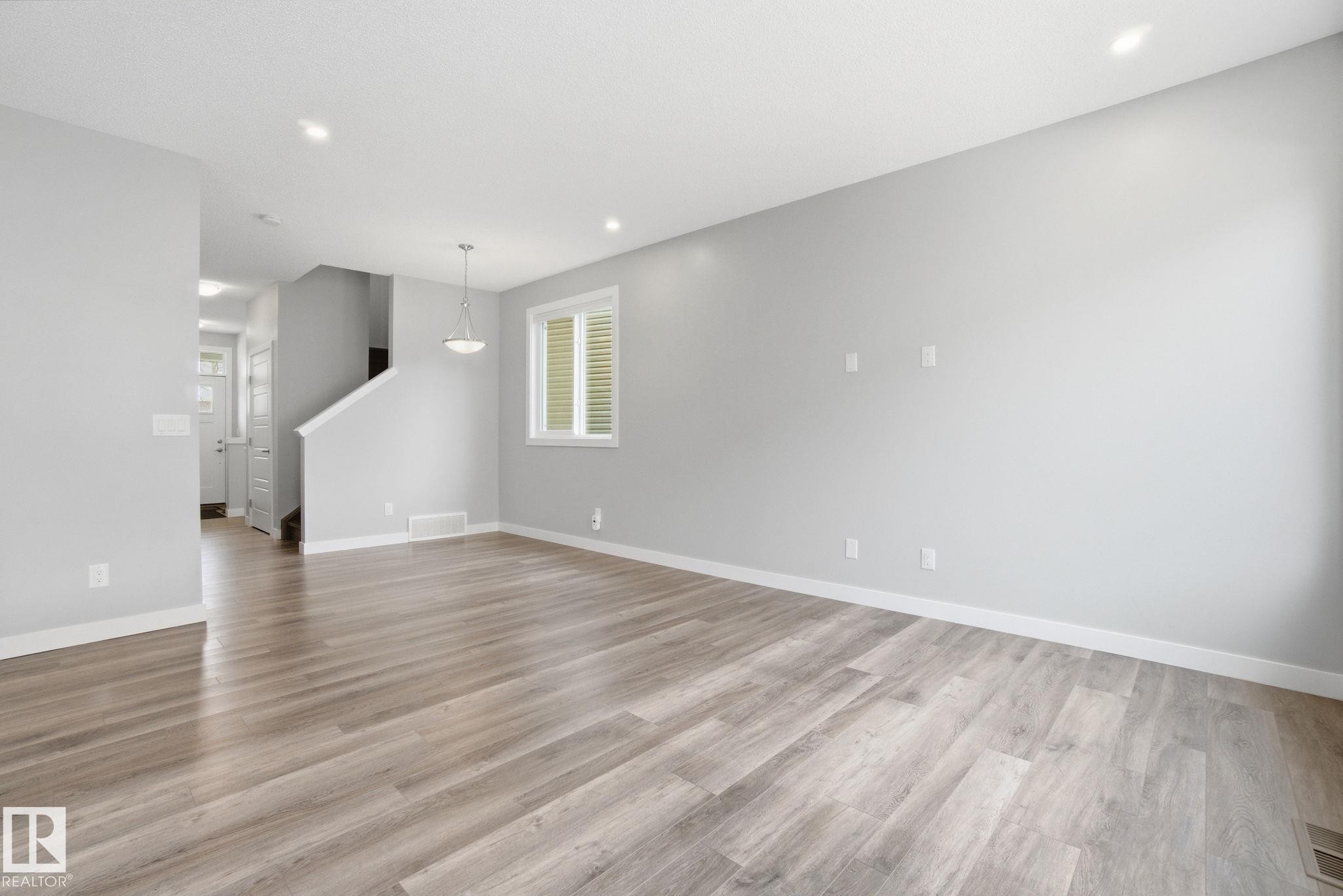 1607 202 Street Nw, Edmonton, AB - Indoor Photo Showing Other Room