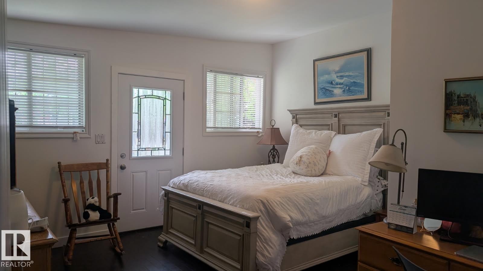 11724 88 Street Nw, Edmonton, AB - Indoor Photo Showing Bedroom